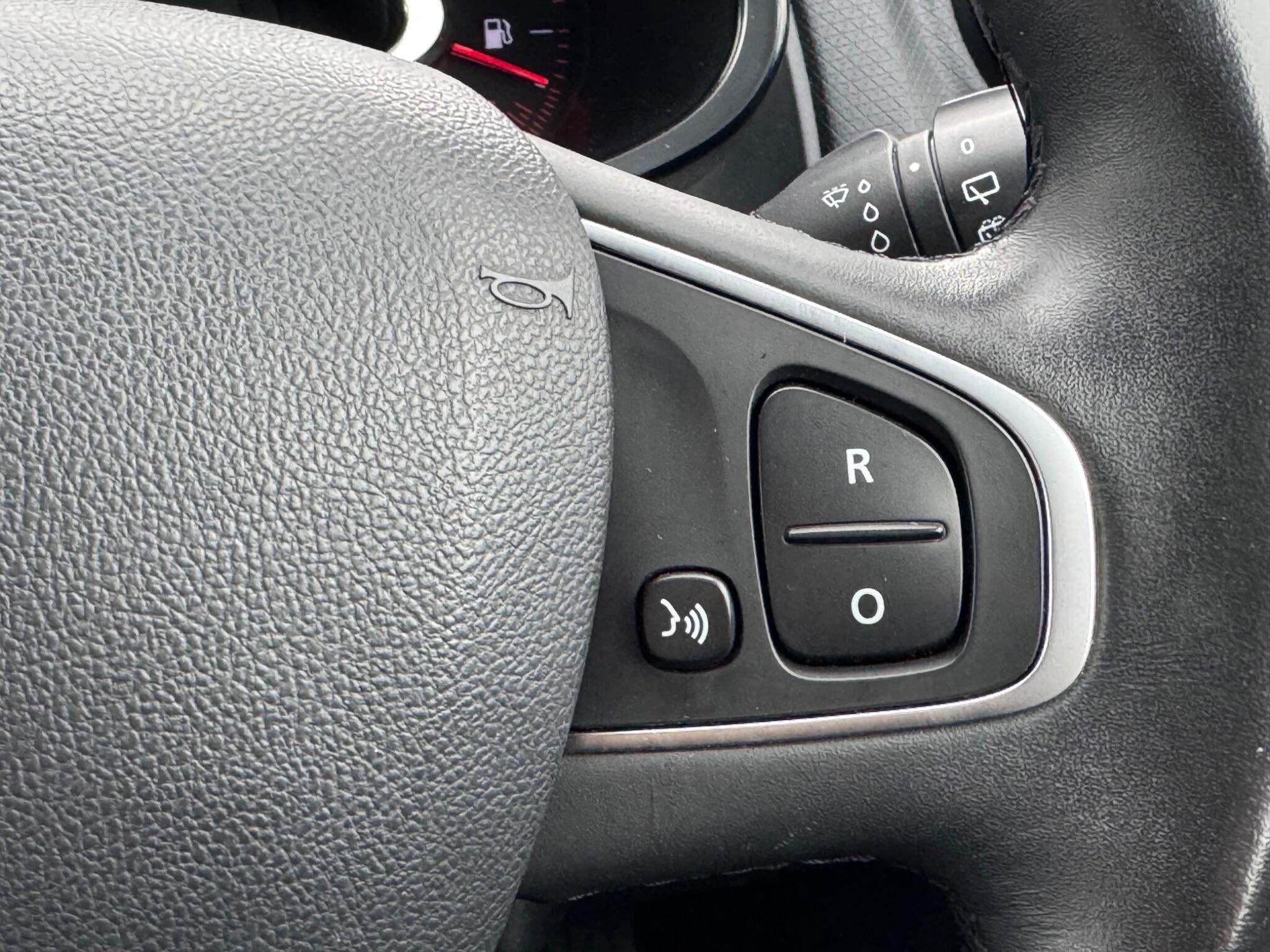 Renault Clio - Image 22