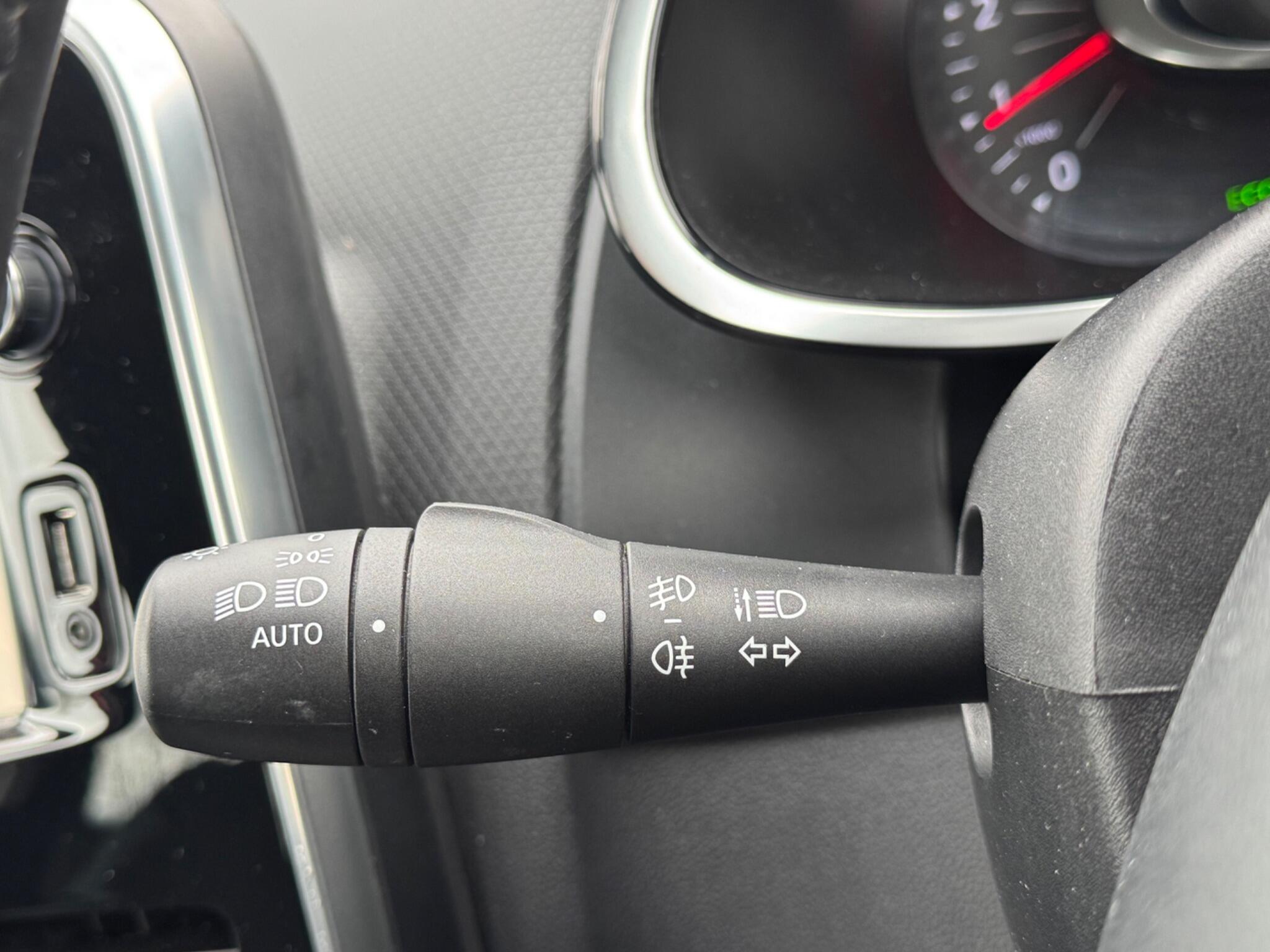 Renault Clio - Image 23