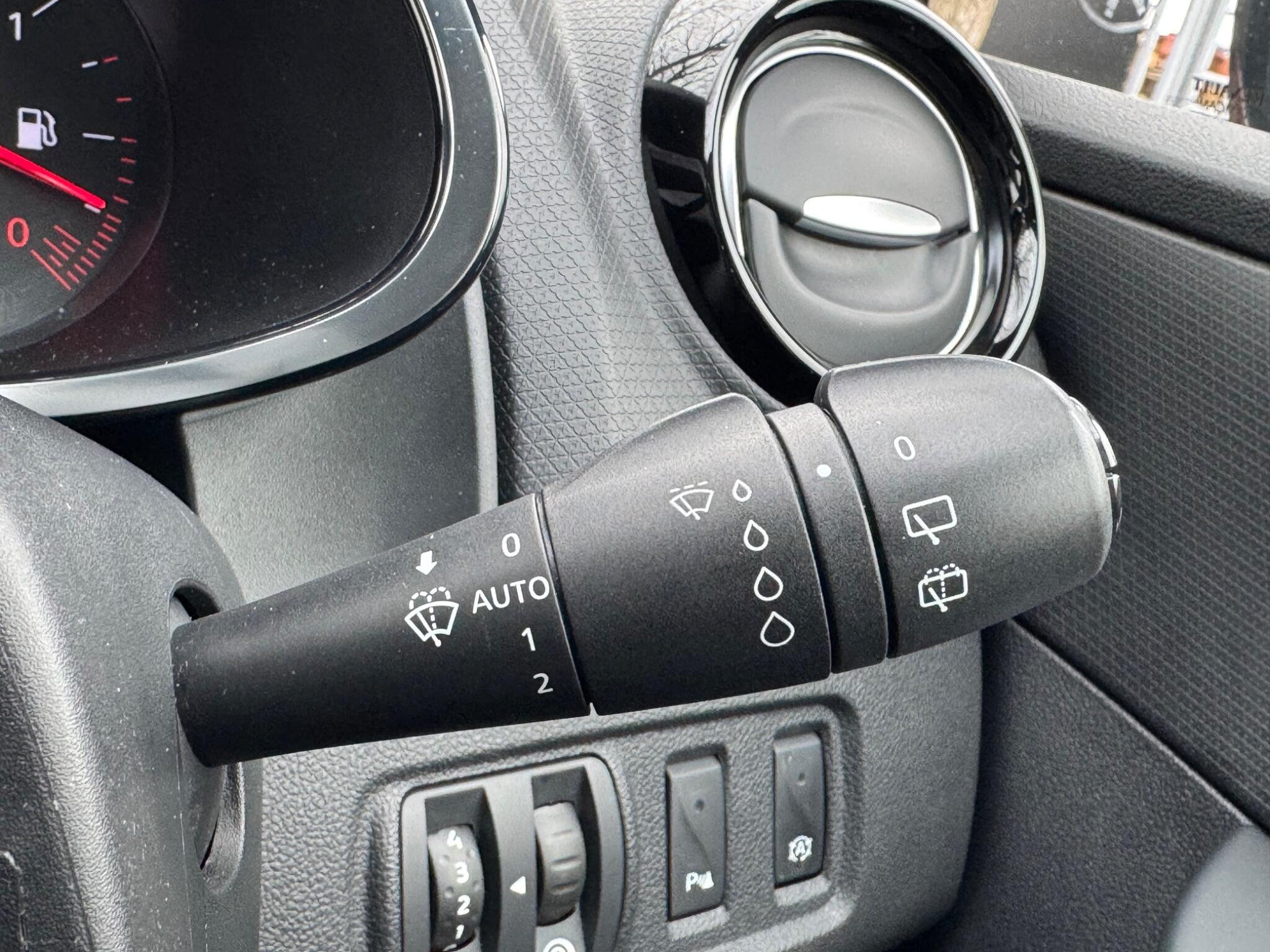 Renault Clio - Image 24