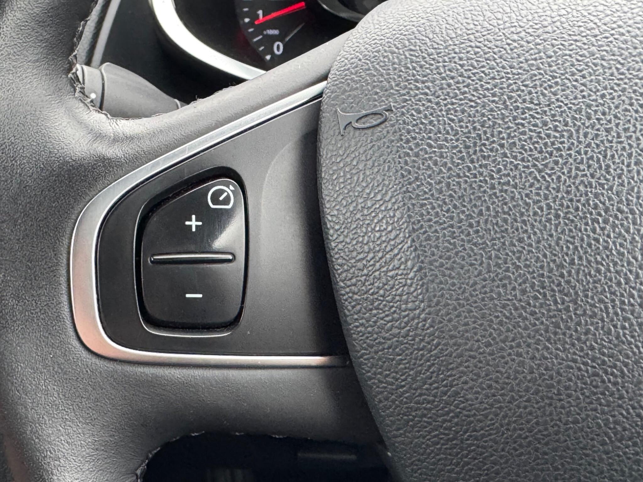 Renault Clio - Image 25