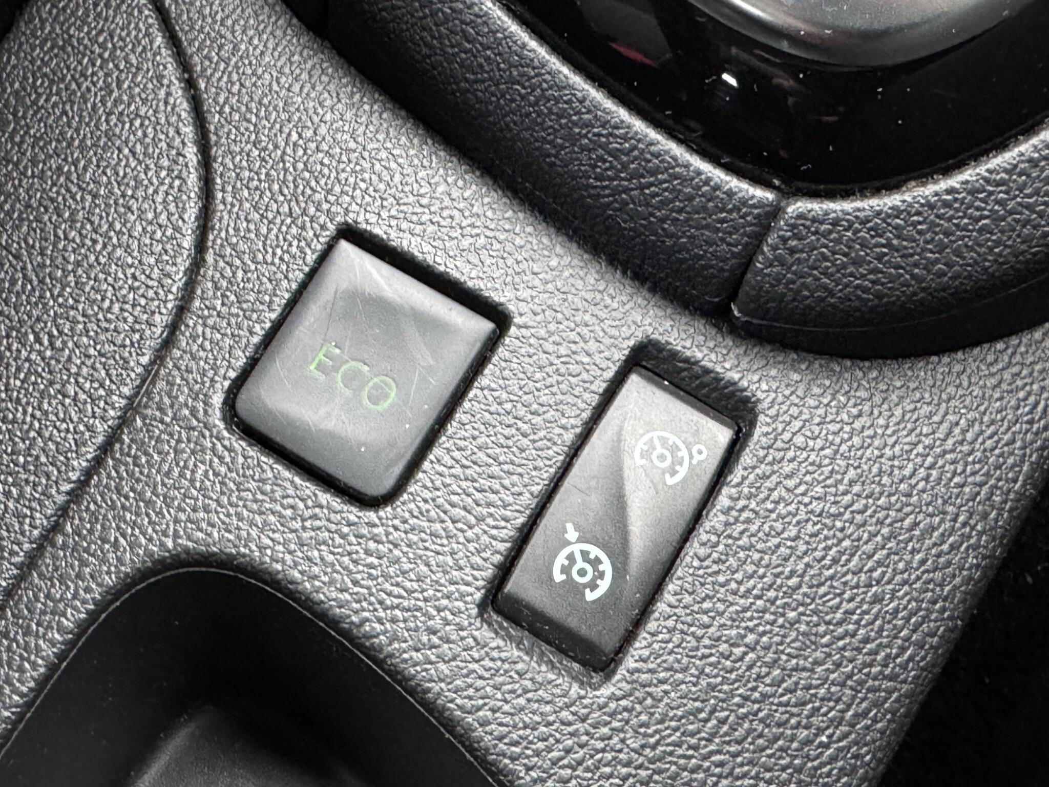 Renault Clio - Image 26