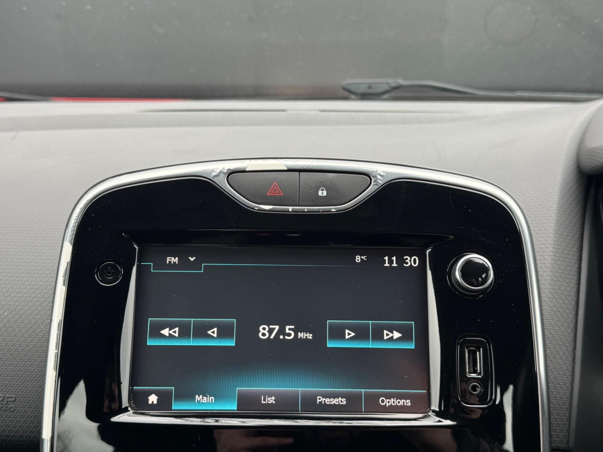 Renault Clio - Image 35