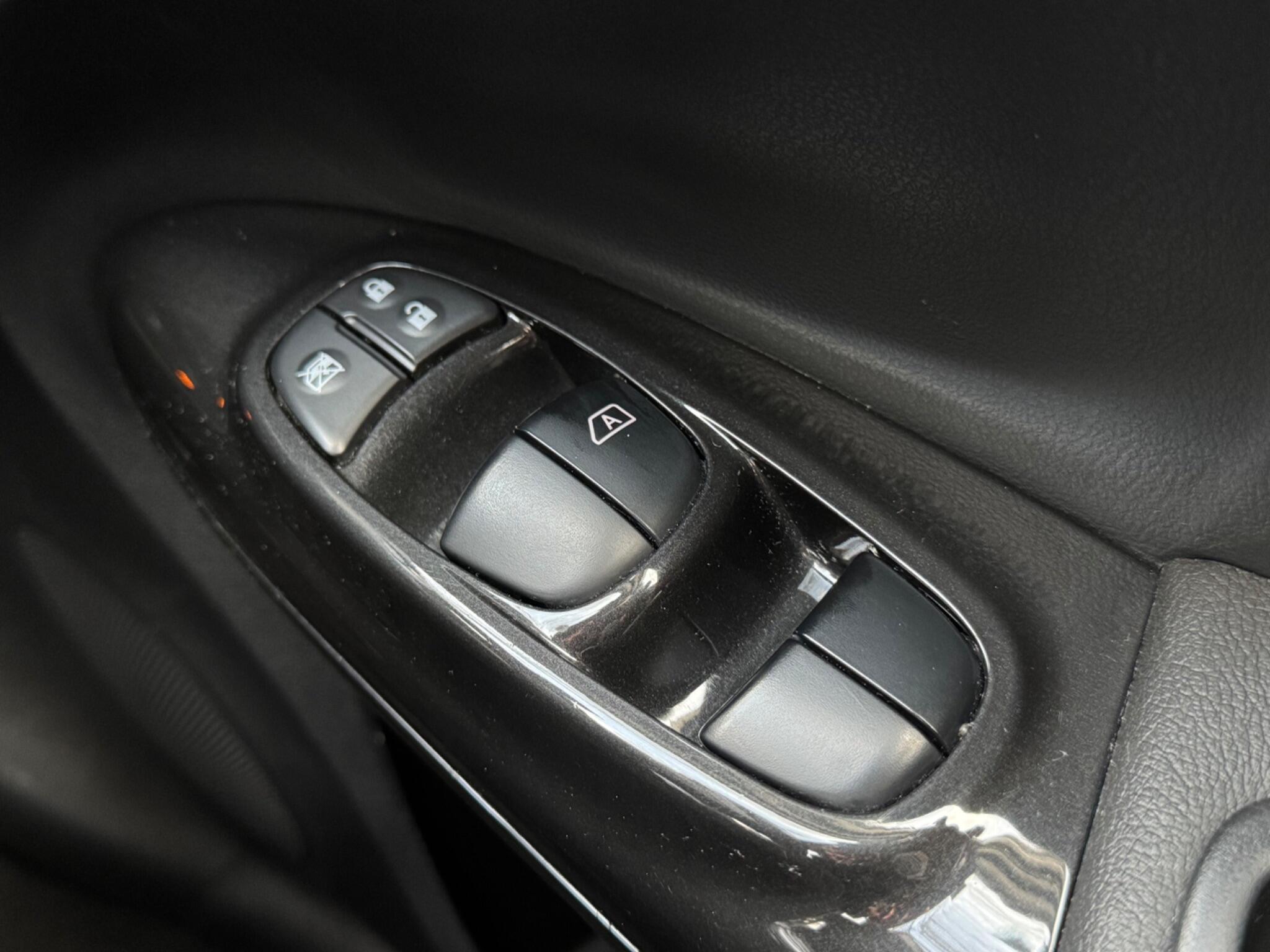 Nissan Juke - Image 25