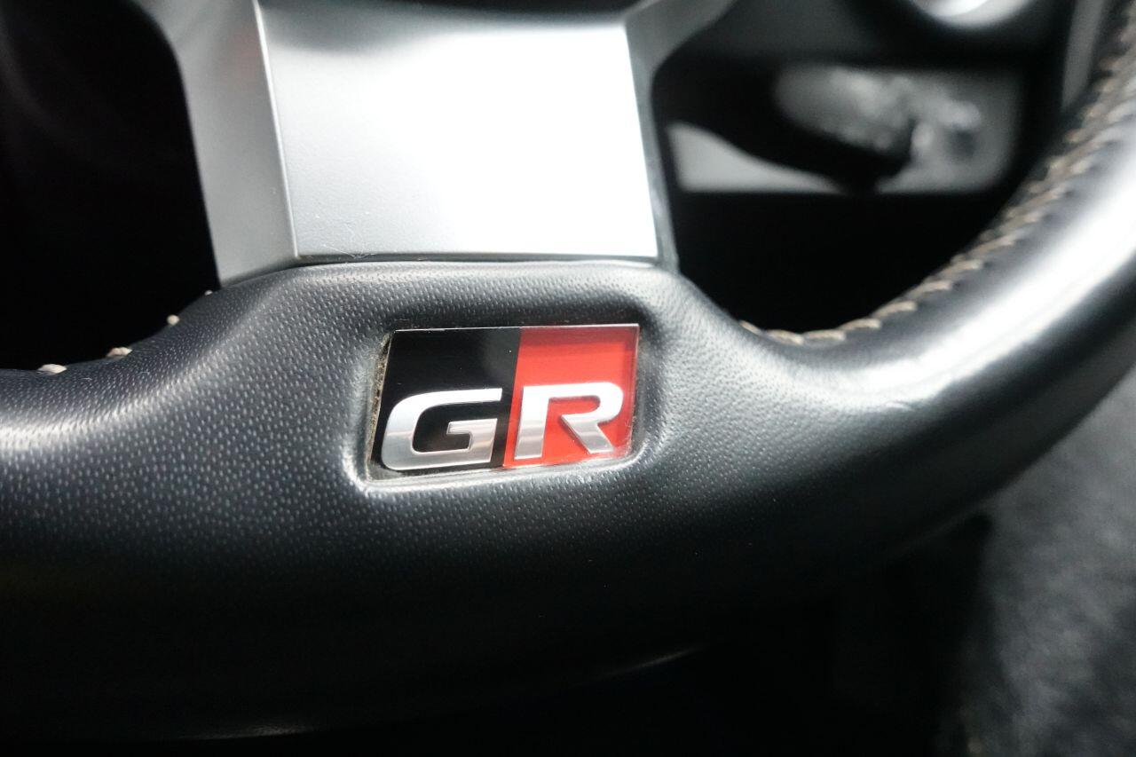 Toyota Yaris - Image 2