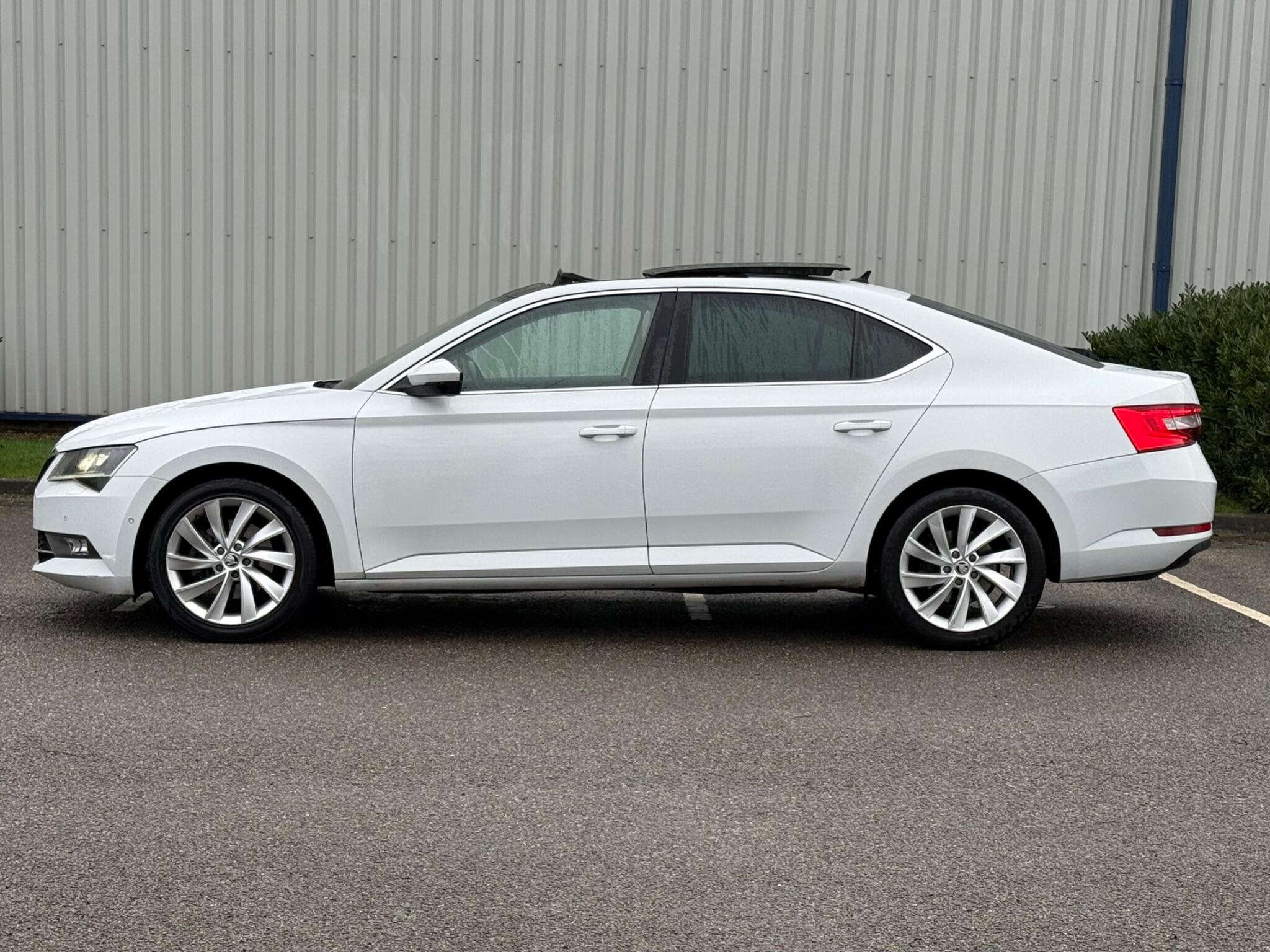 Skoda Superb - Image 9