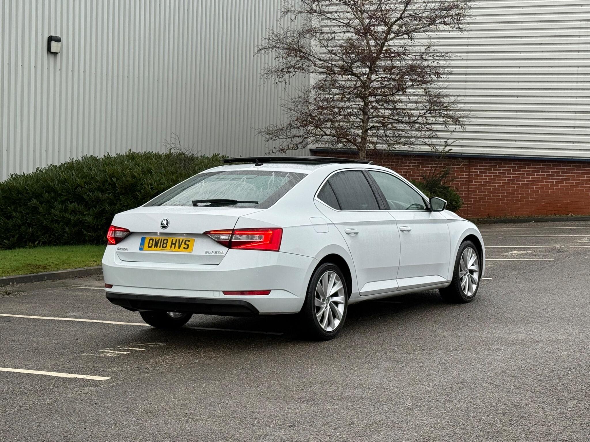 Skoda Superb - Image 13