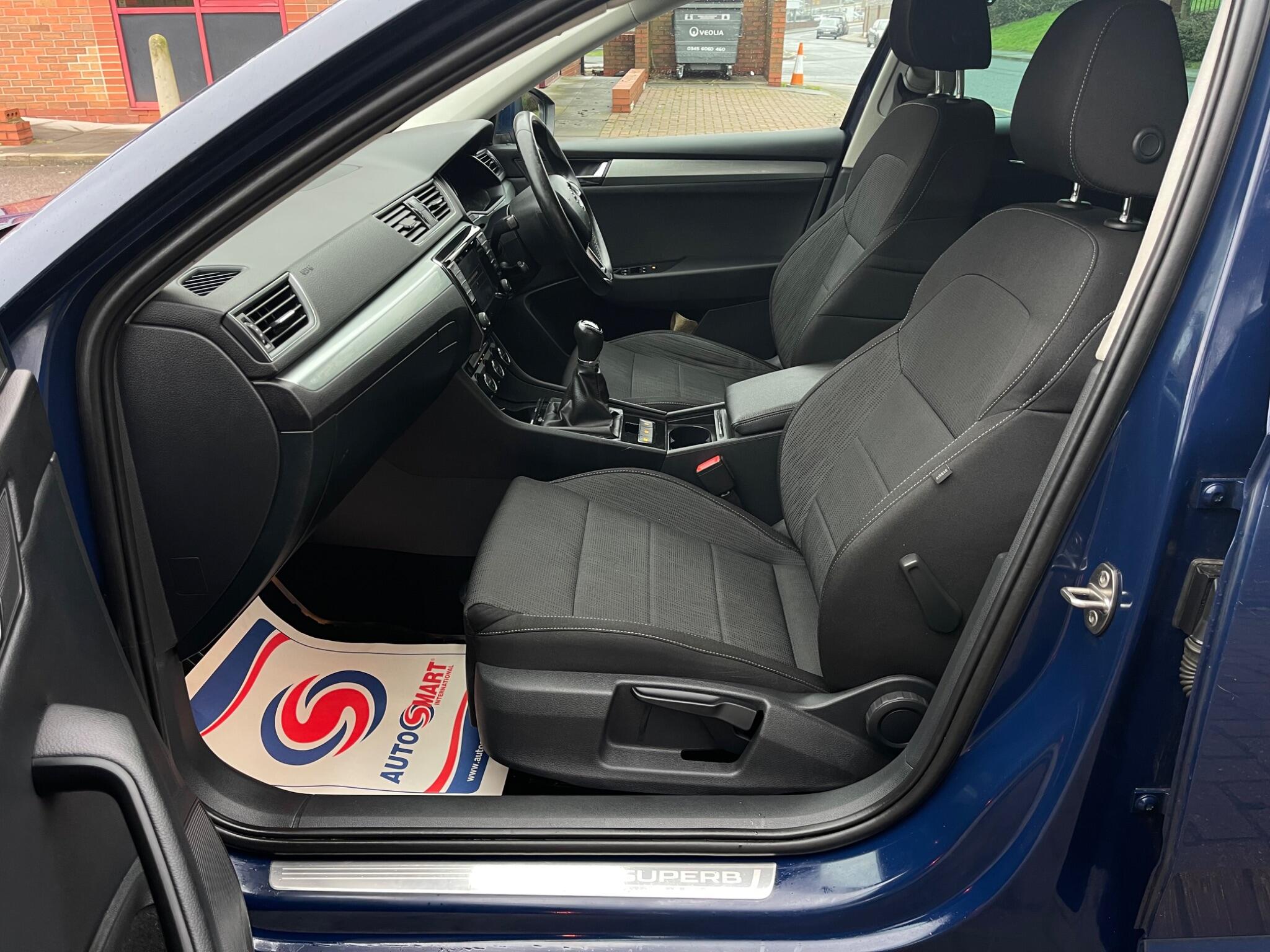 Skoda Superb - Image 34