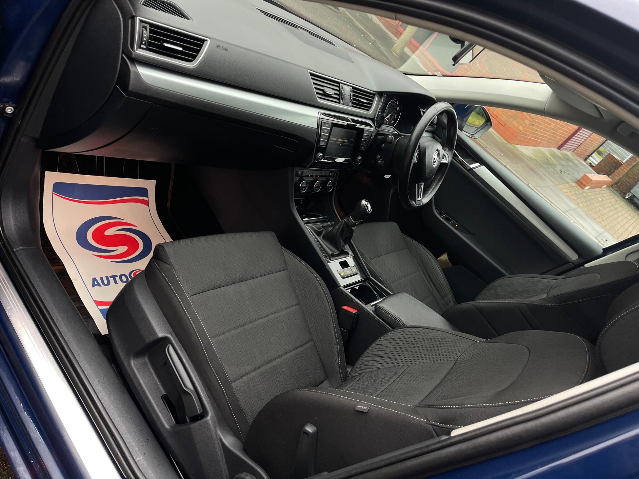 Skoda Superb - Image 35