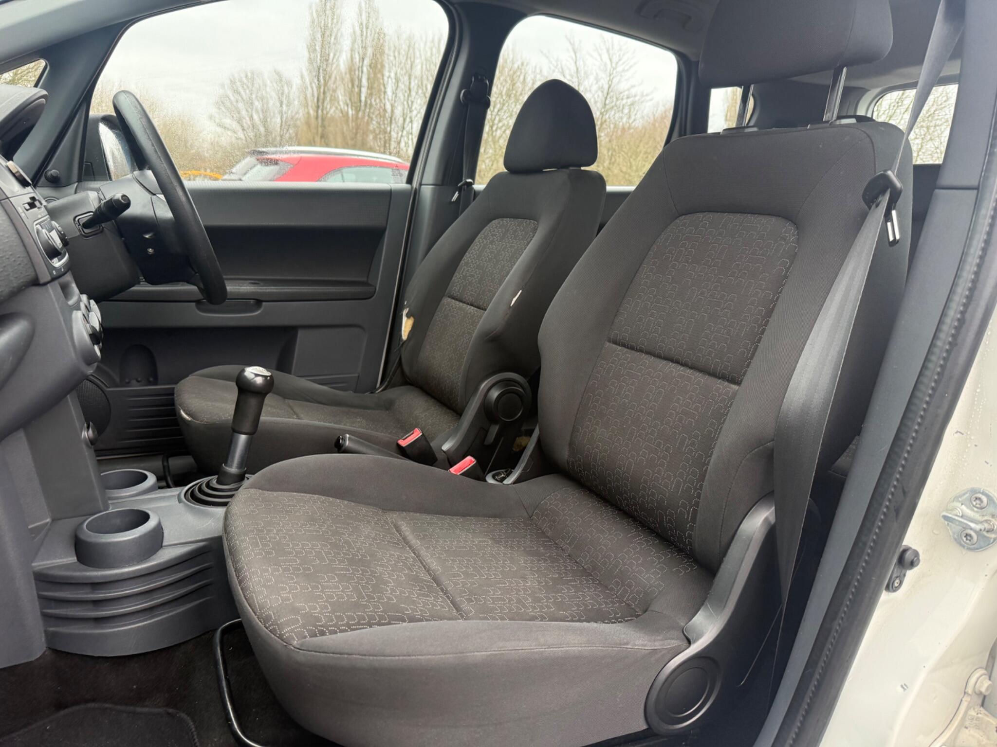 Mitsubishi Colt - Image 11