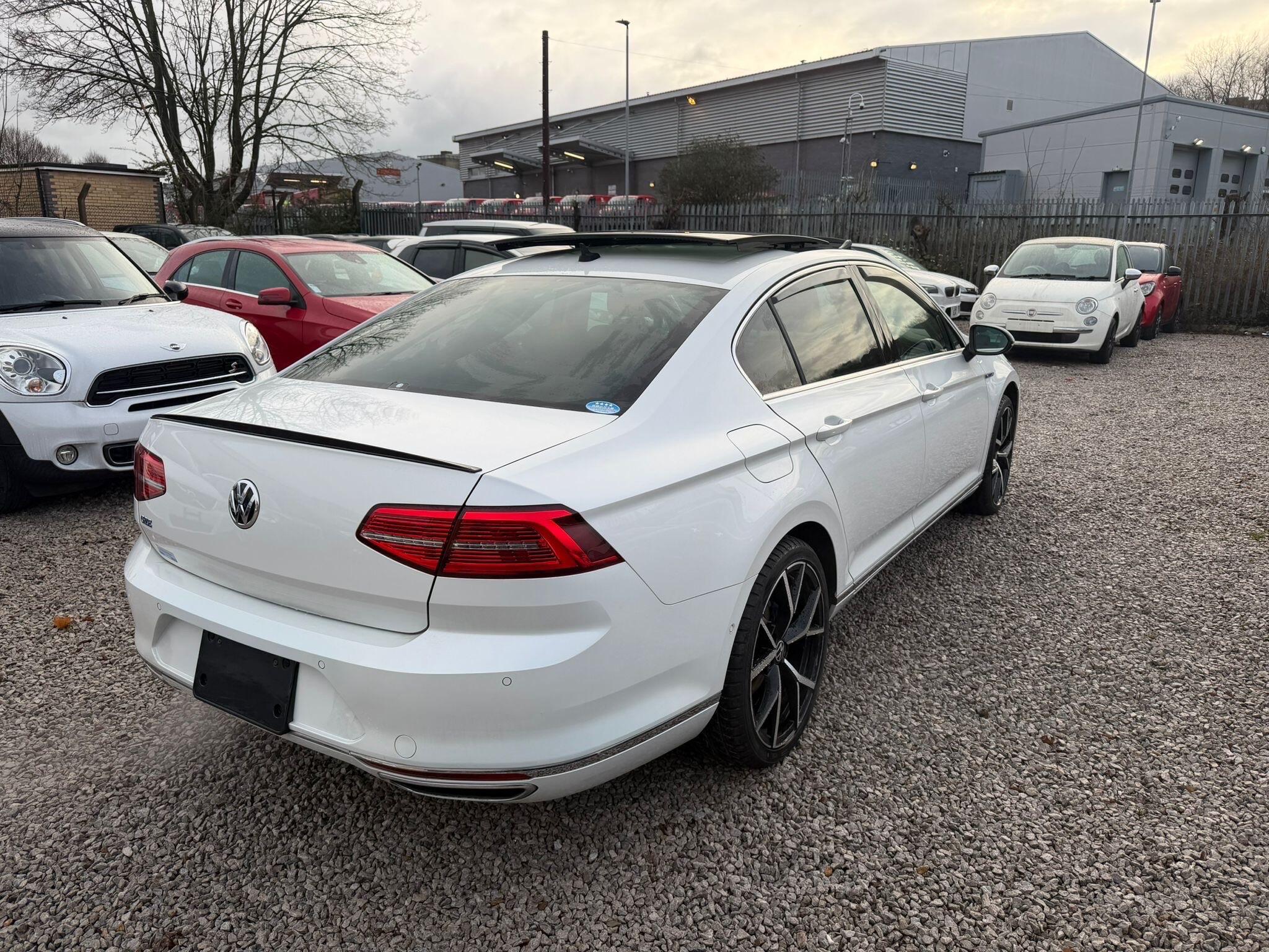 Volkswagen Passat - Image 4