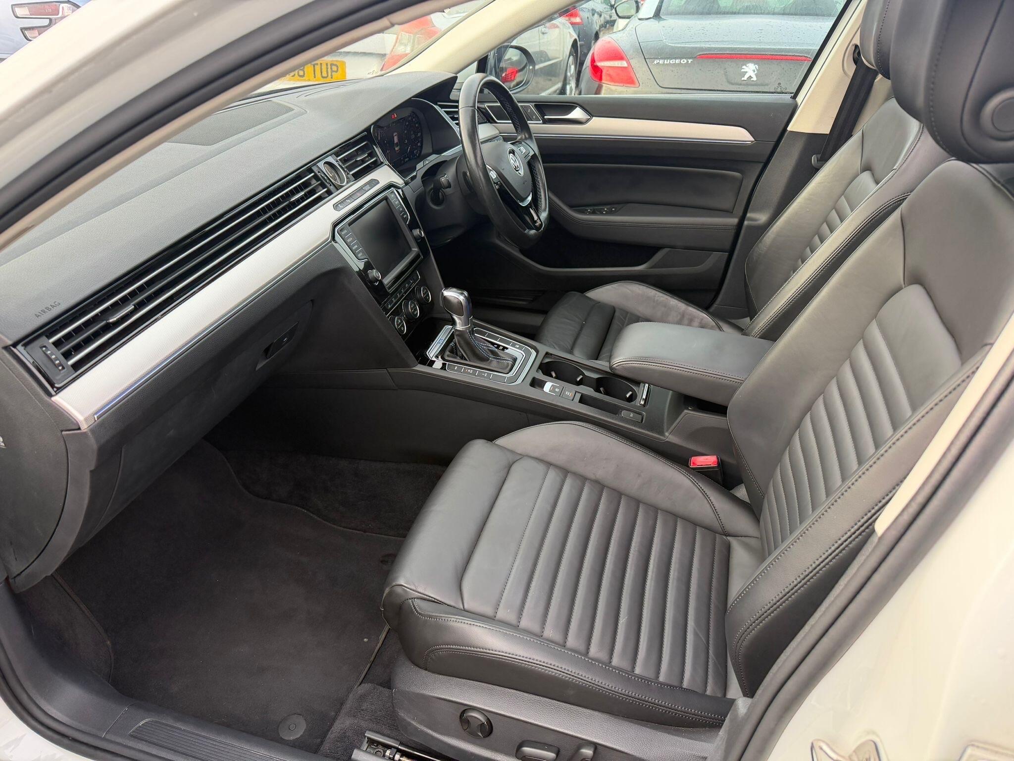 Volkswagen Passat - Image 7