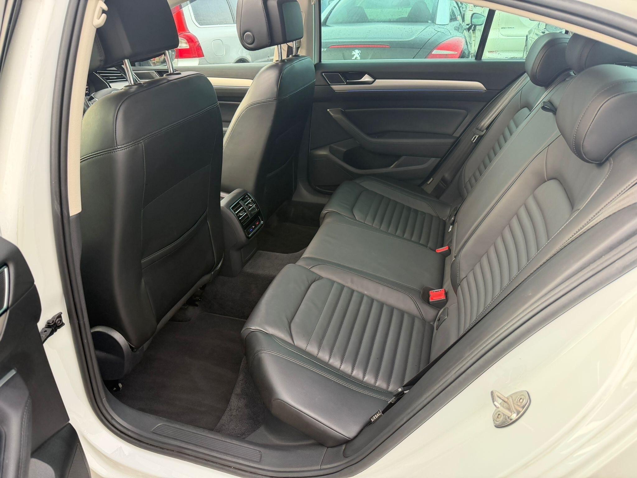 Volkswagen Passat - Image 8