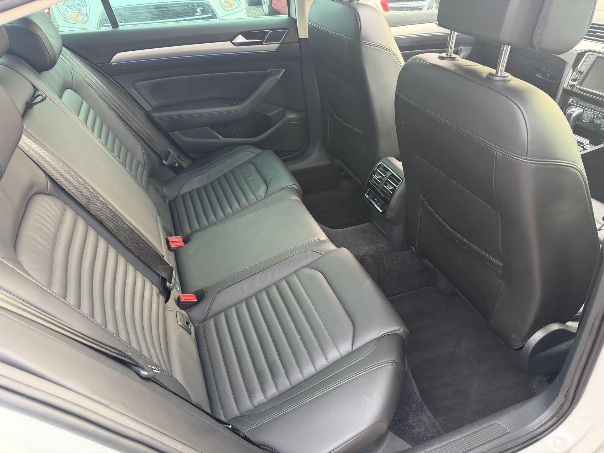 Volkswagen Passat - Image 9