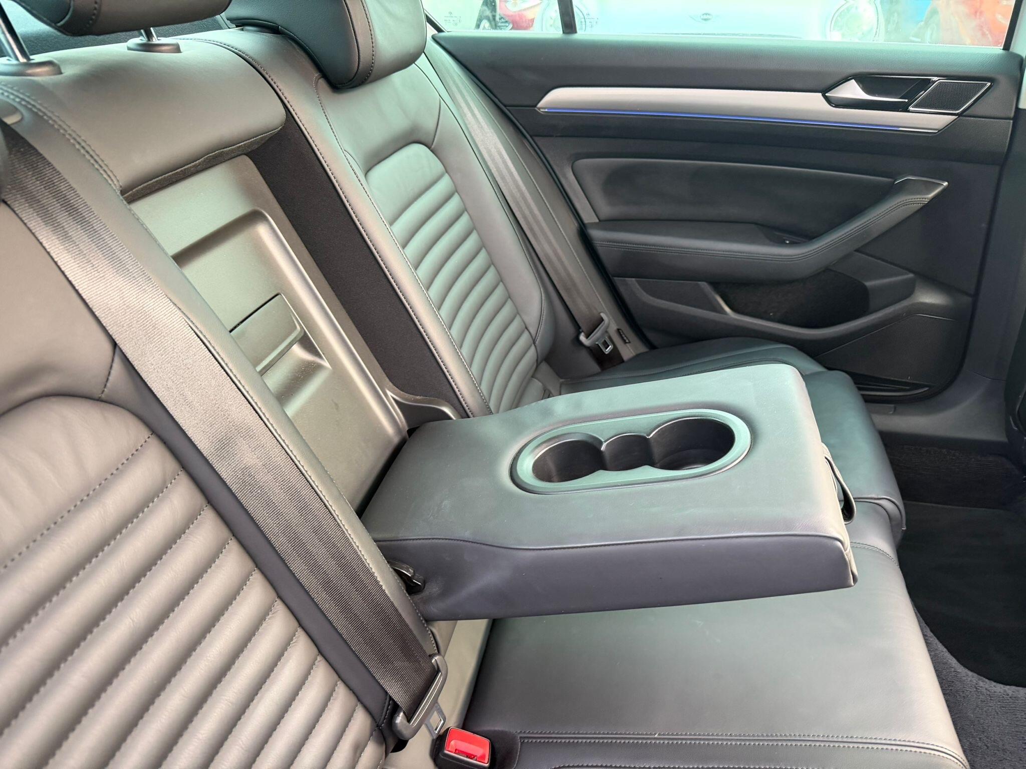 Volkswagen Passat - Image 10