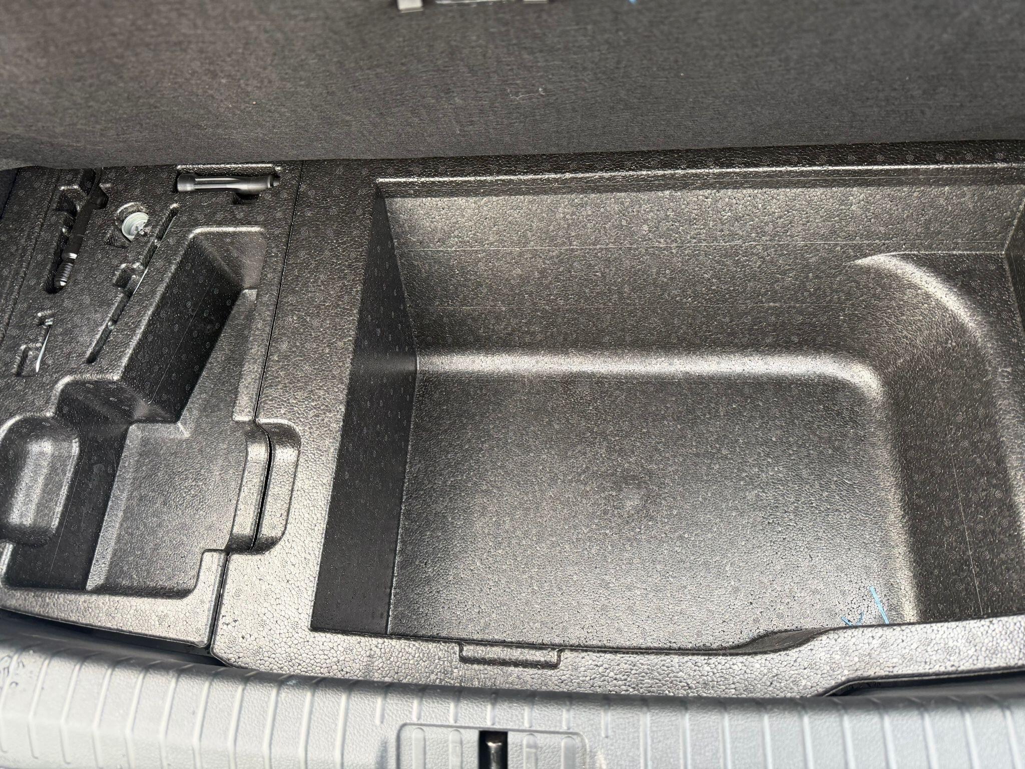 Volkswagen Passat - Image 14