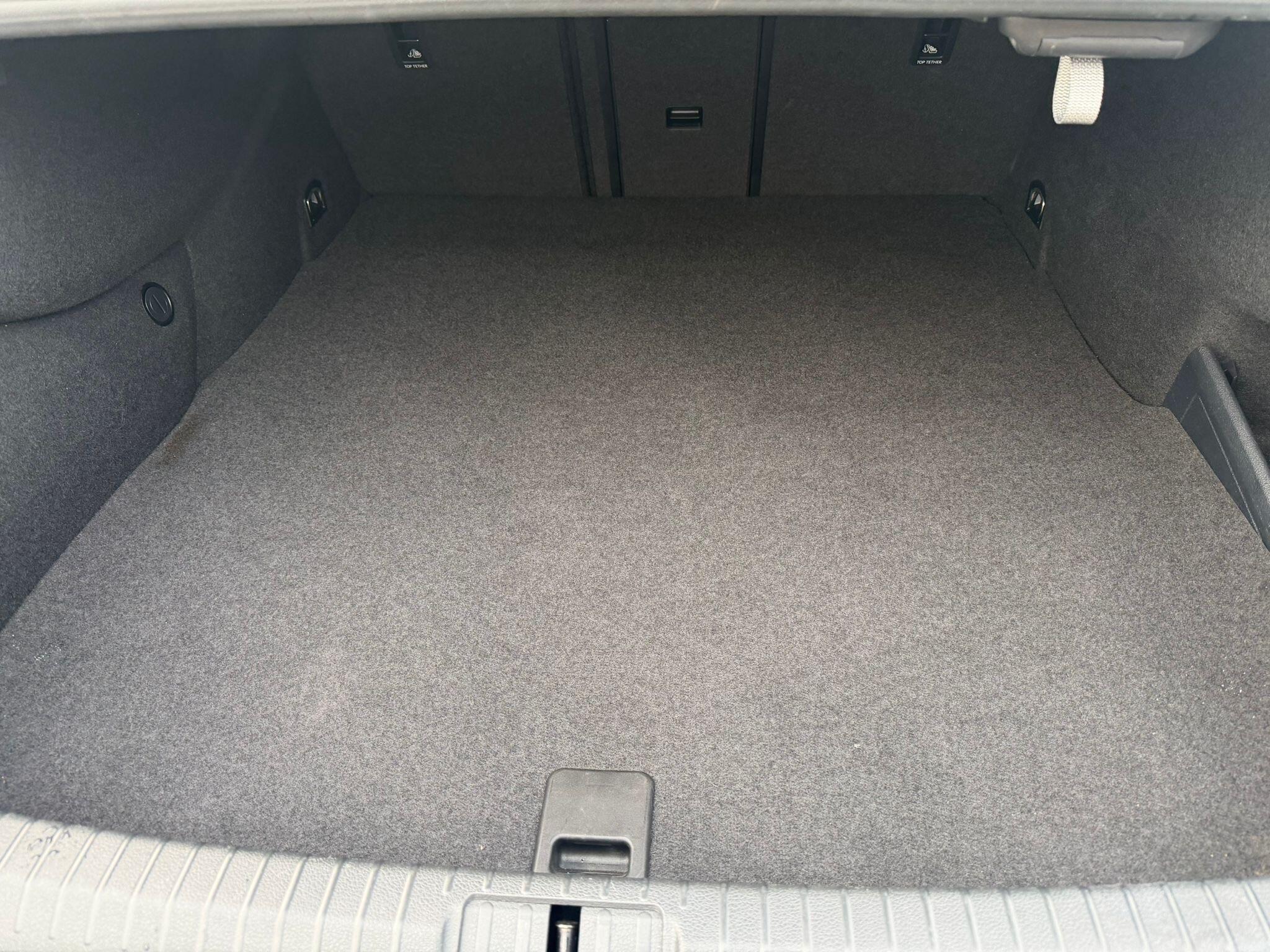 Volkswagen Passat - Image 19