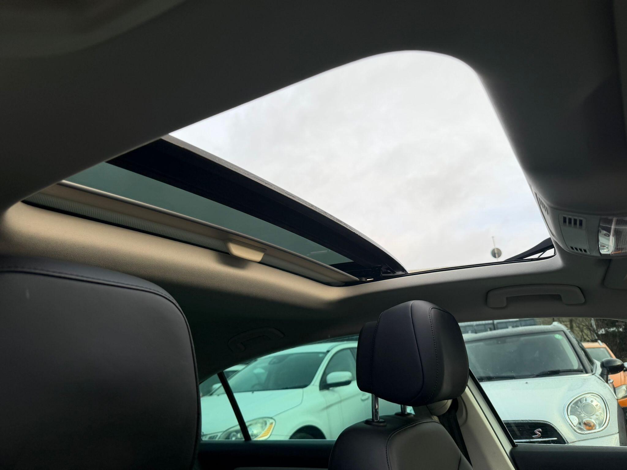 Volkswagen Passat - Image 20