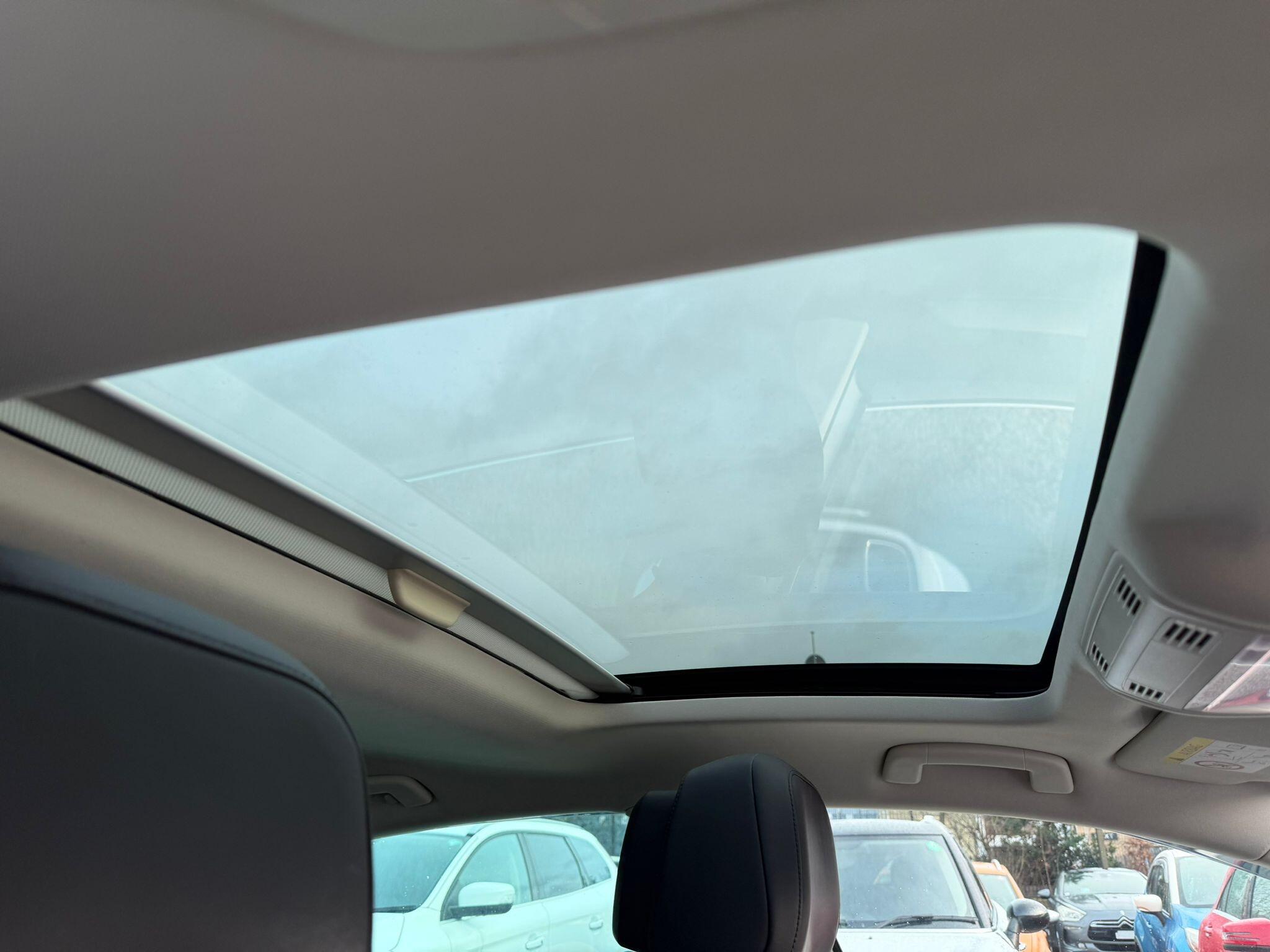 Volkswagen Passat - Image 21