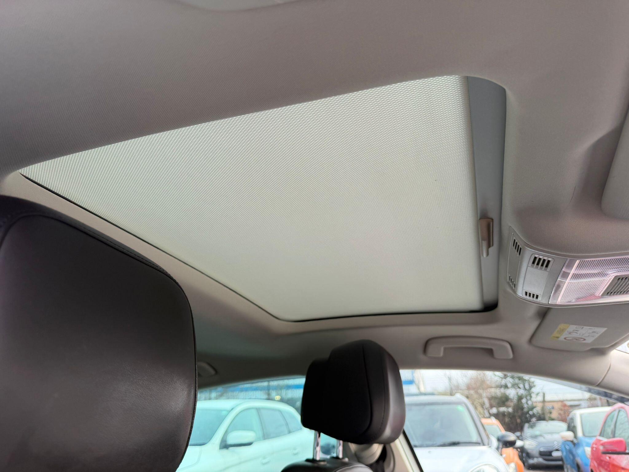 Volkswagen Passat - Image 22