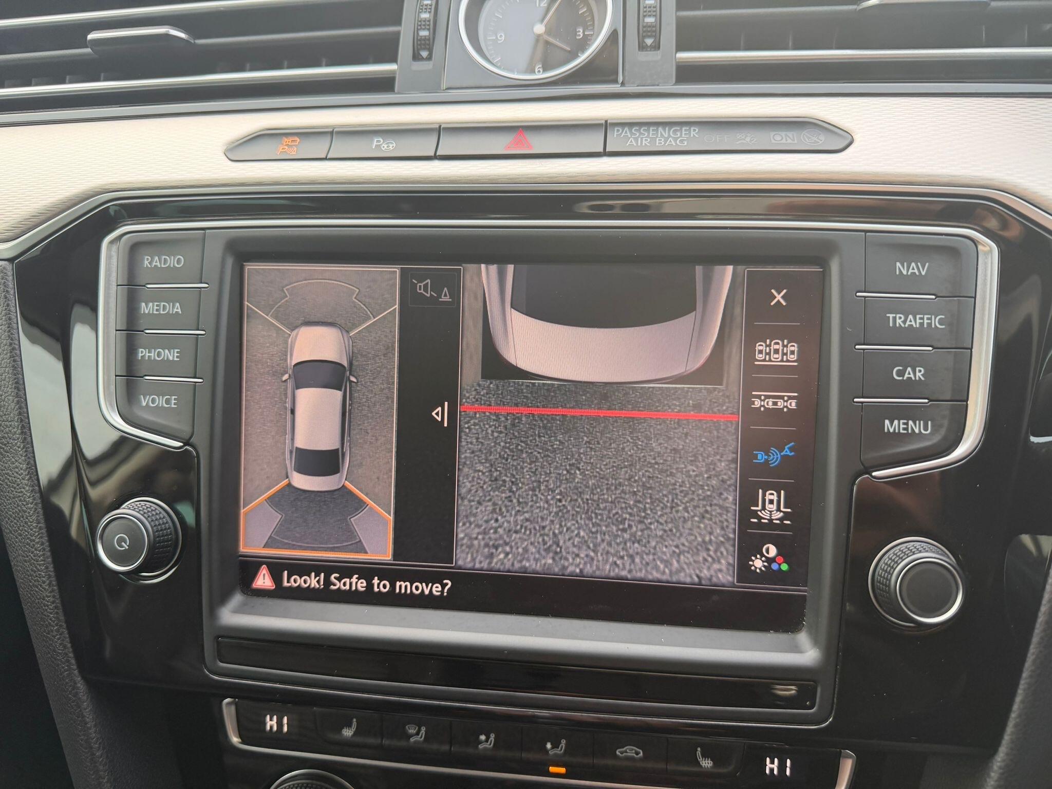 Volkswagen Passat - Image 27