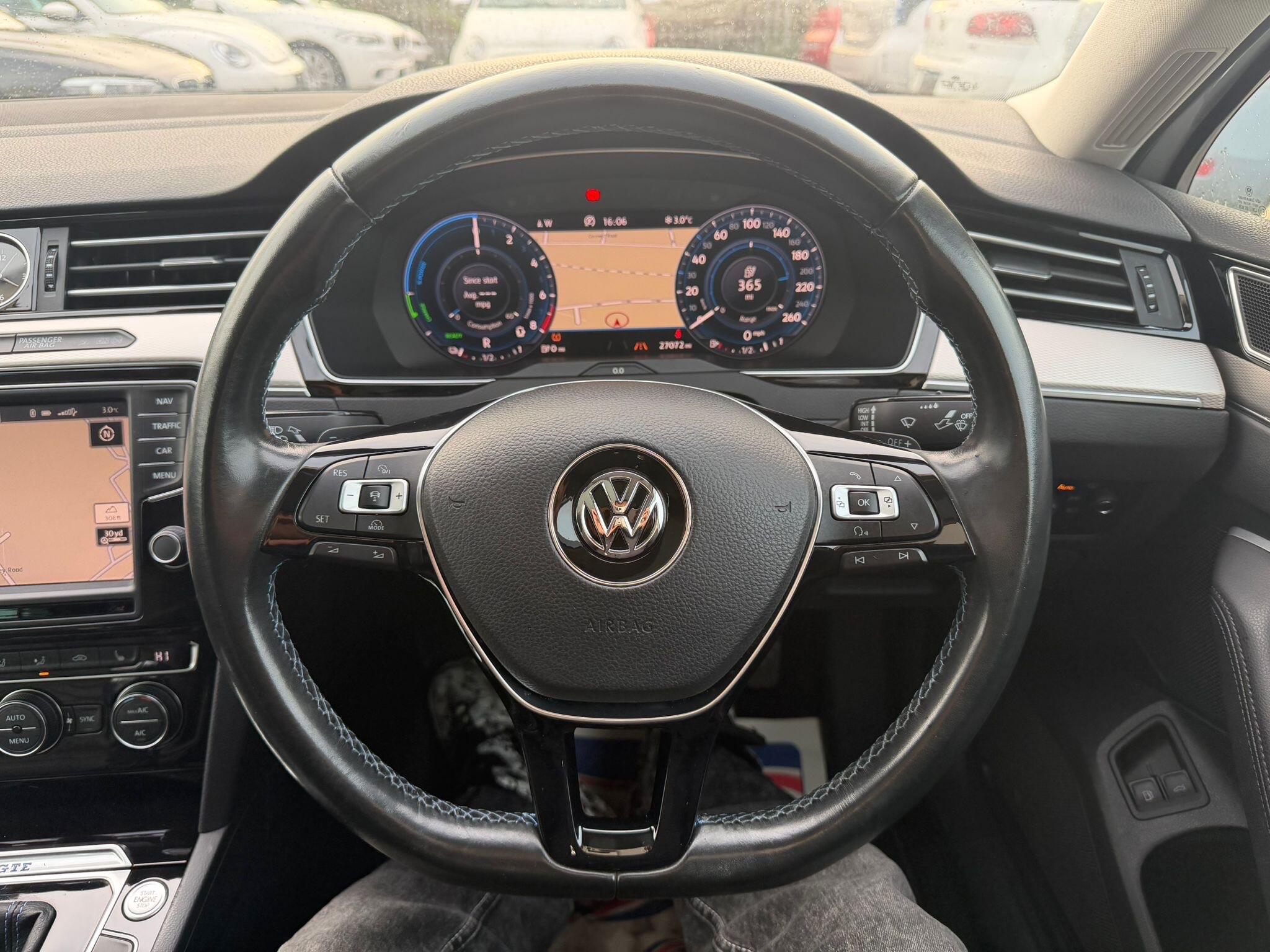 Volkswagen Passat - Image 29