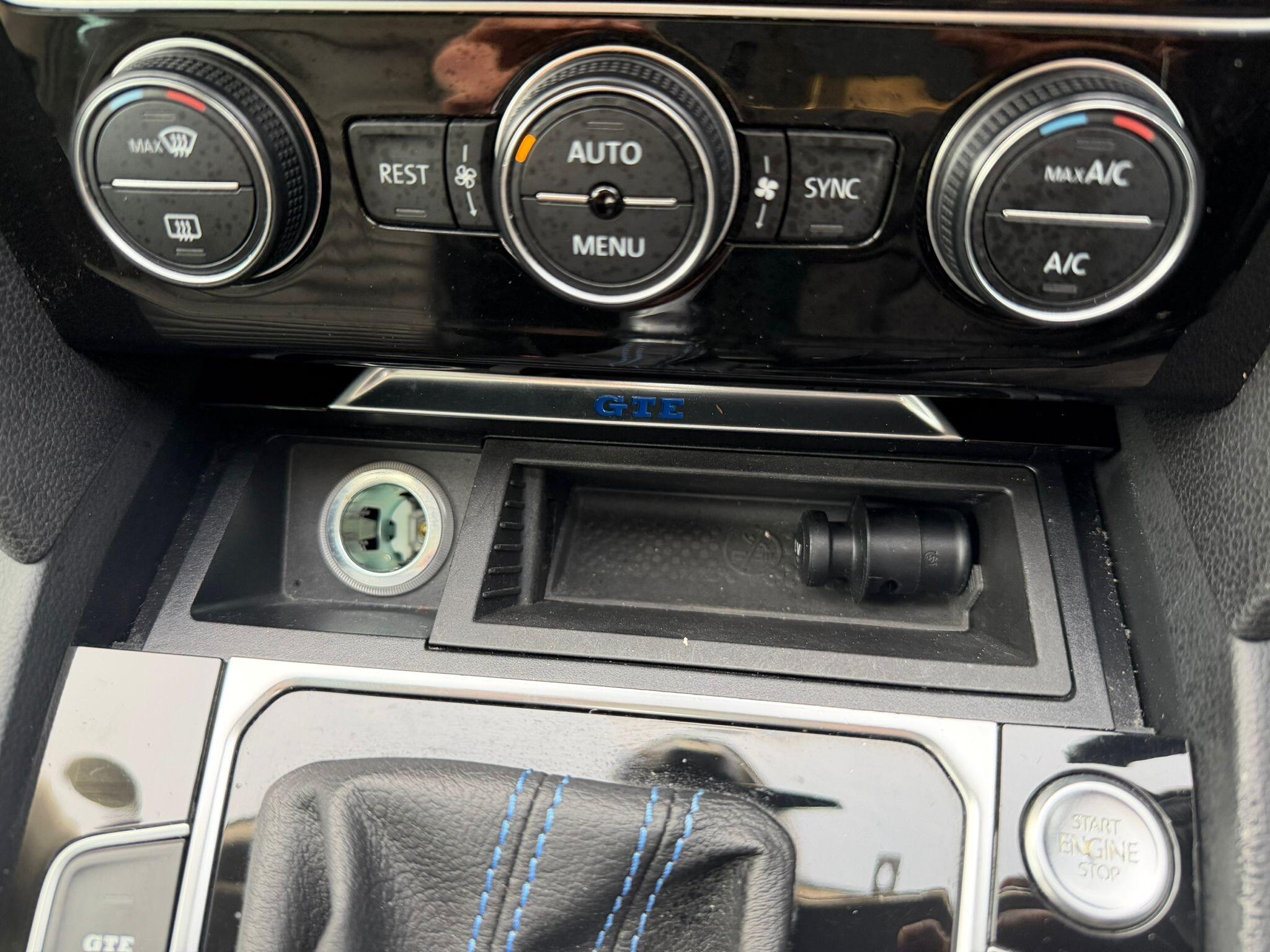 Volkswagen Passat - Image 31