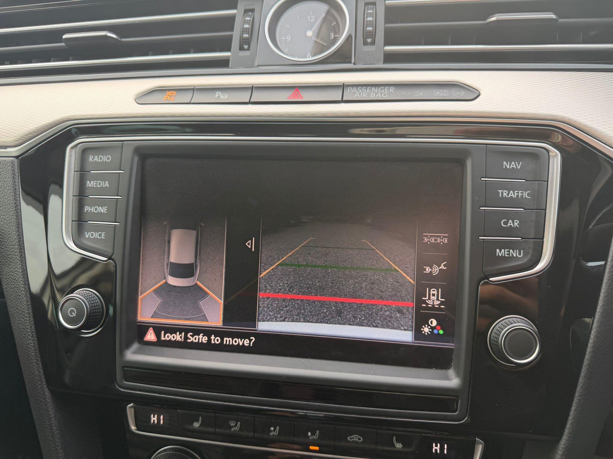 Volkswagen Passat - Image 33