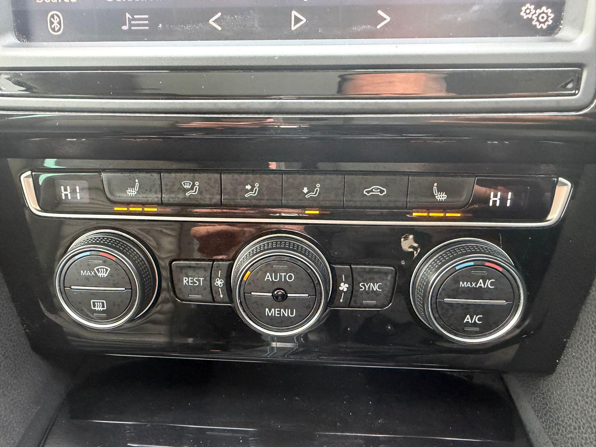 Volkswagen Passat - Image 34