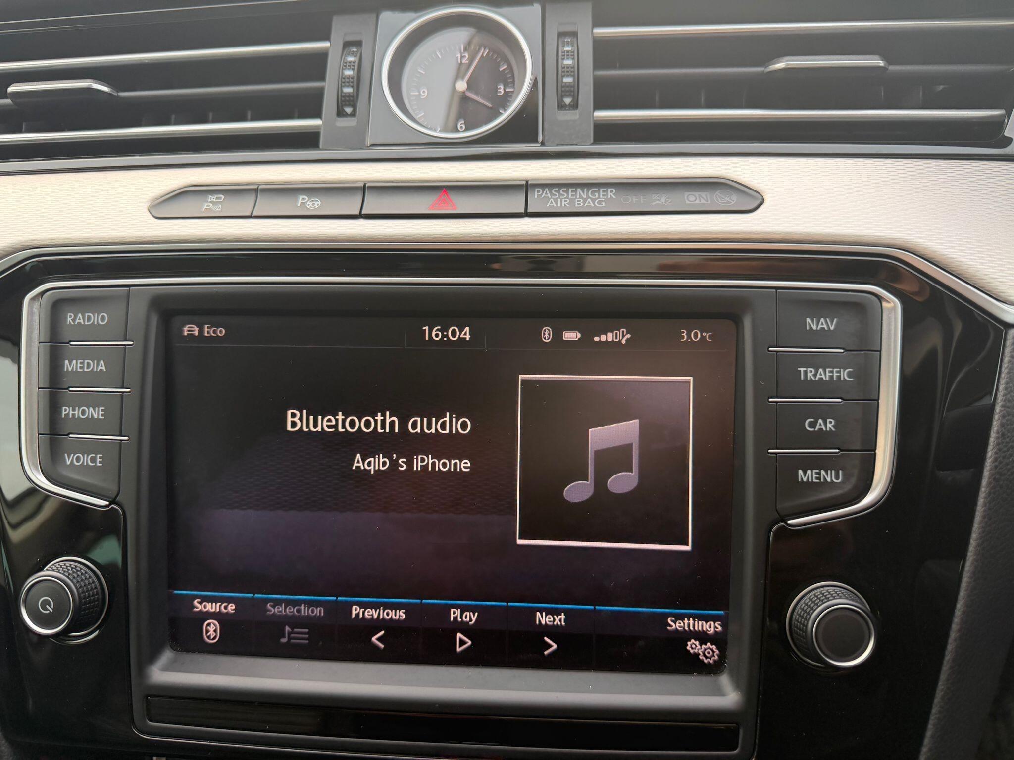 Volkswagen Passat - Image 35