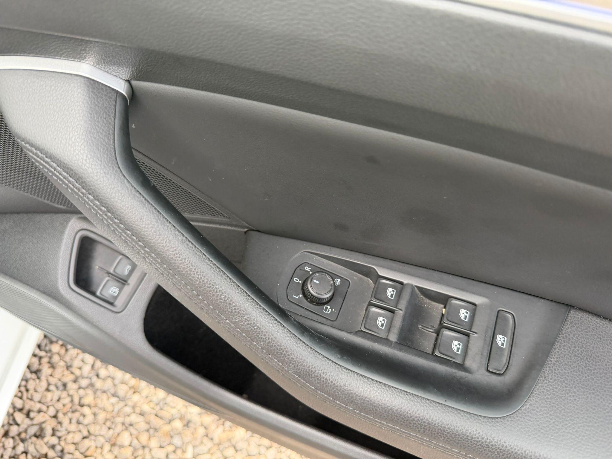 Volkswagen Passat - Image 38