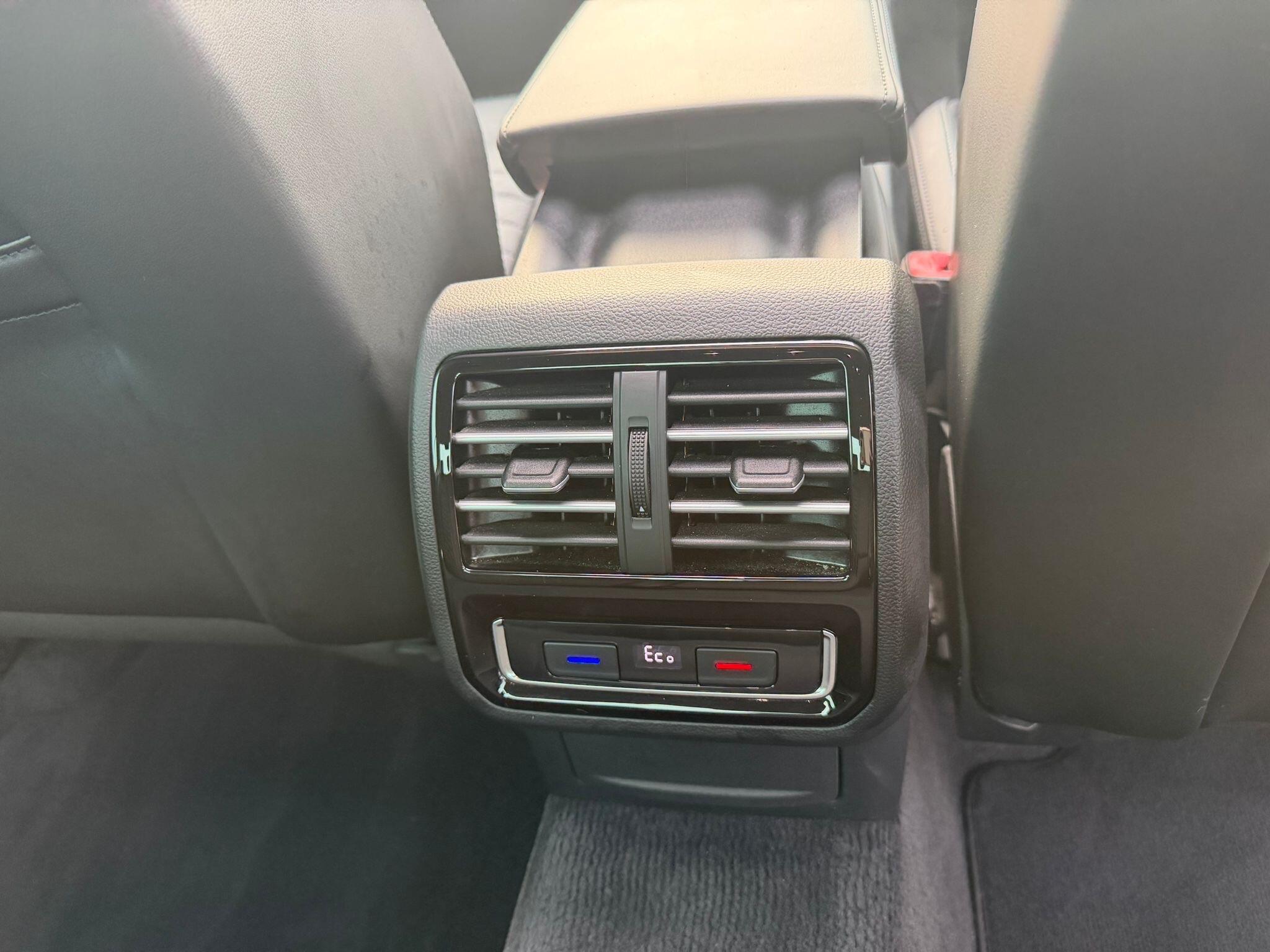 Volkswagen Passat - Image 40