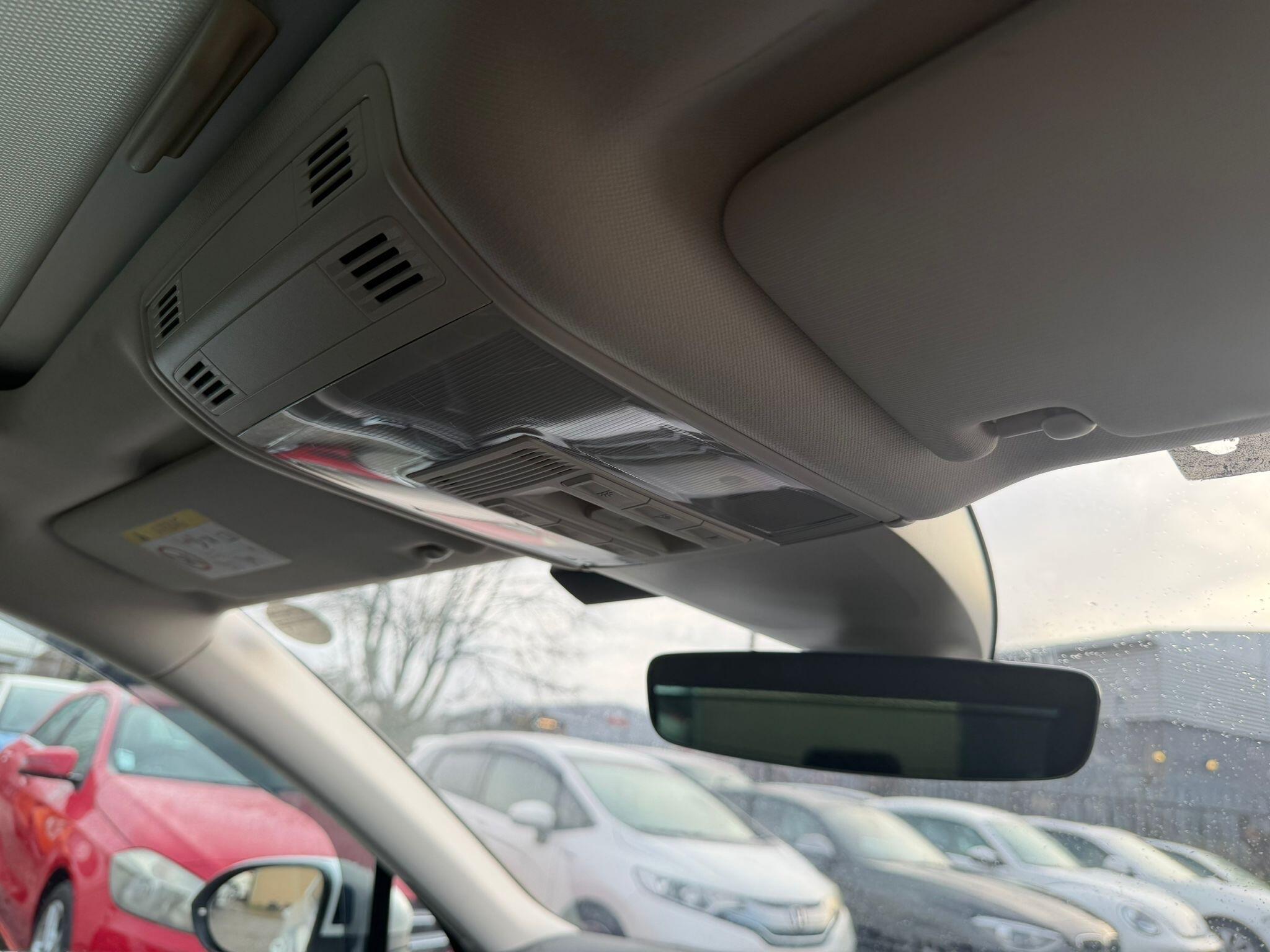 Volkswagen Passat - Image 47