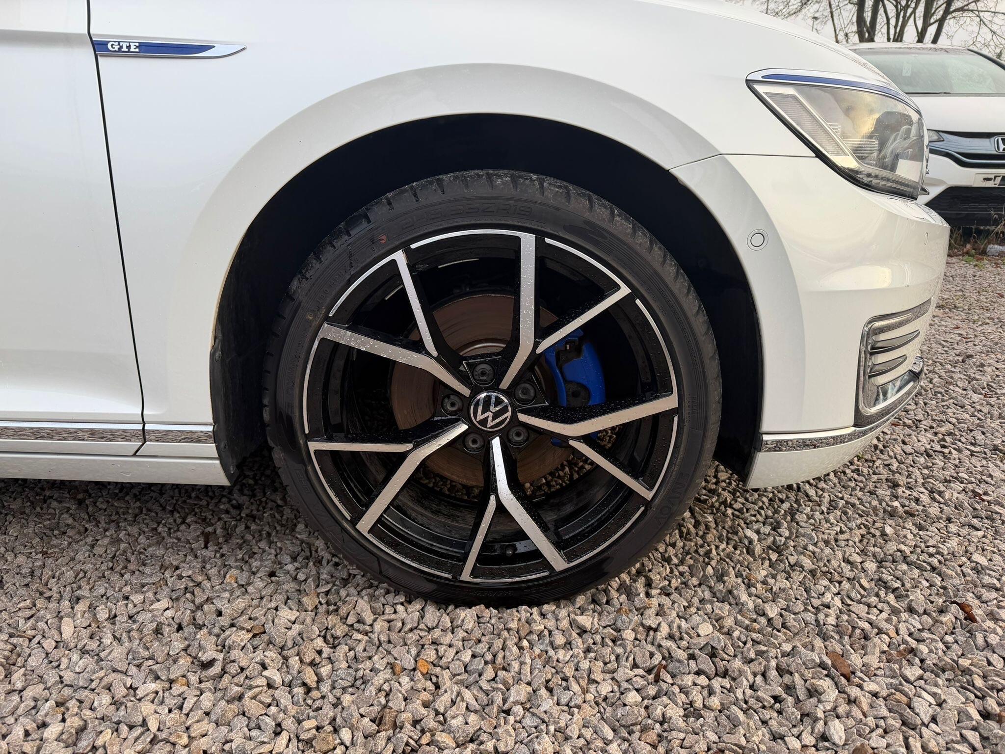 Volkswagen Passat - Image 49