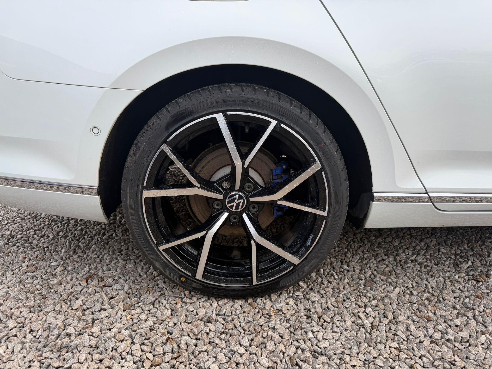 Volkswagen Passat - Image 52