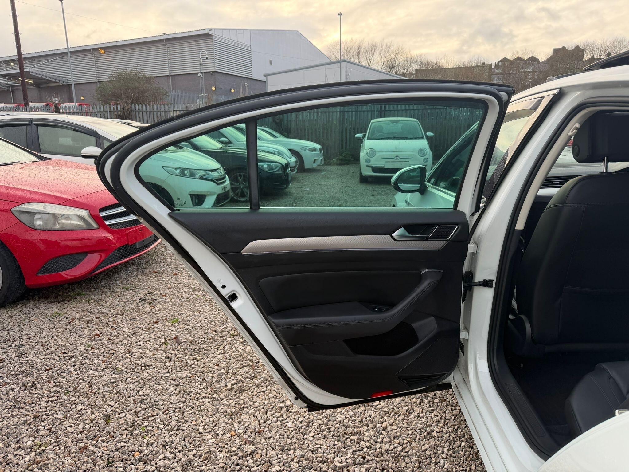 Volkswagen Passat - Image 53