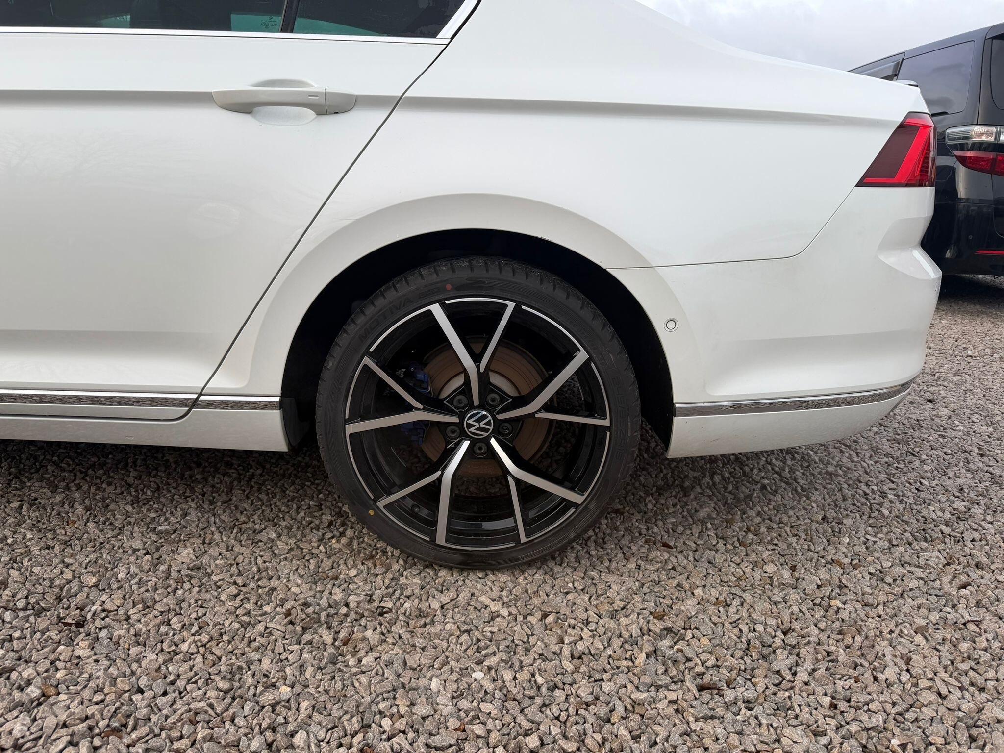 Volkswagen Passat - Image 54