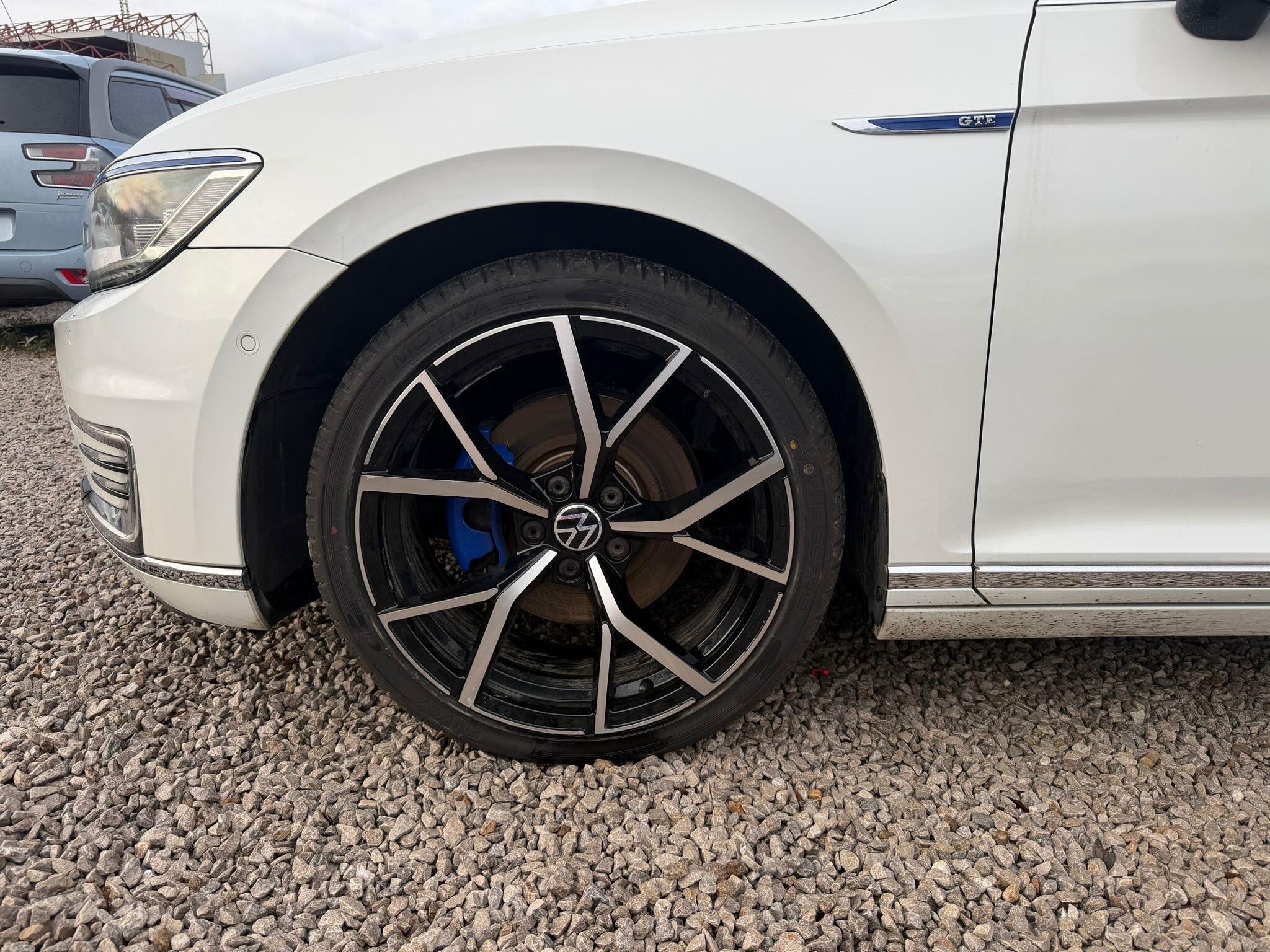 Volkswagen Passat - Image 55