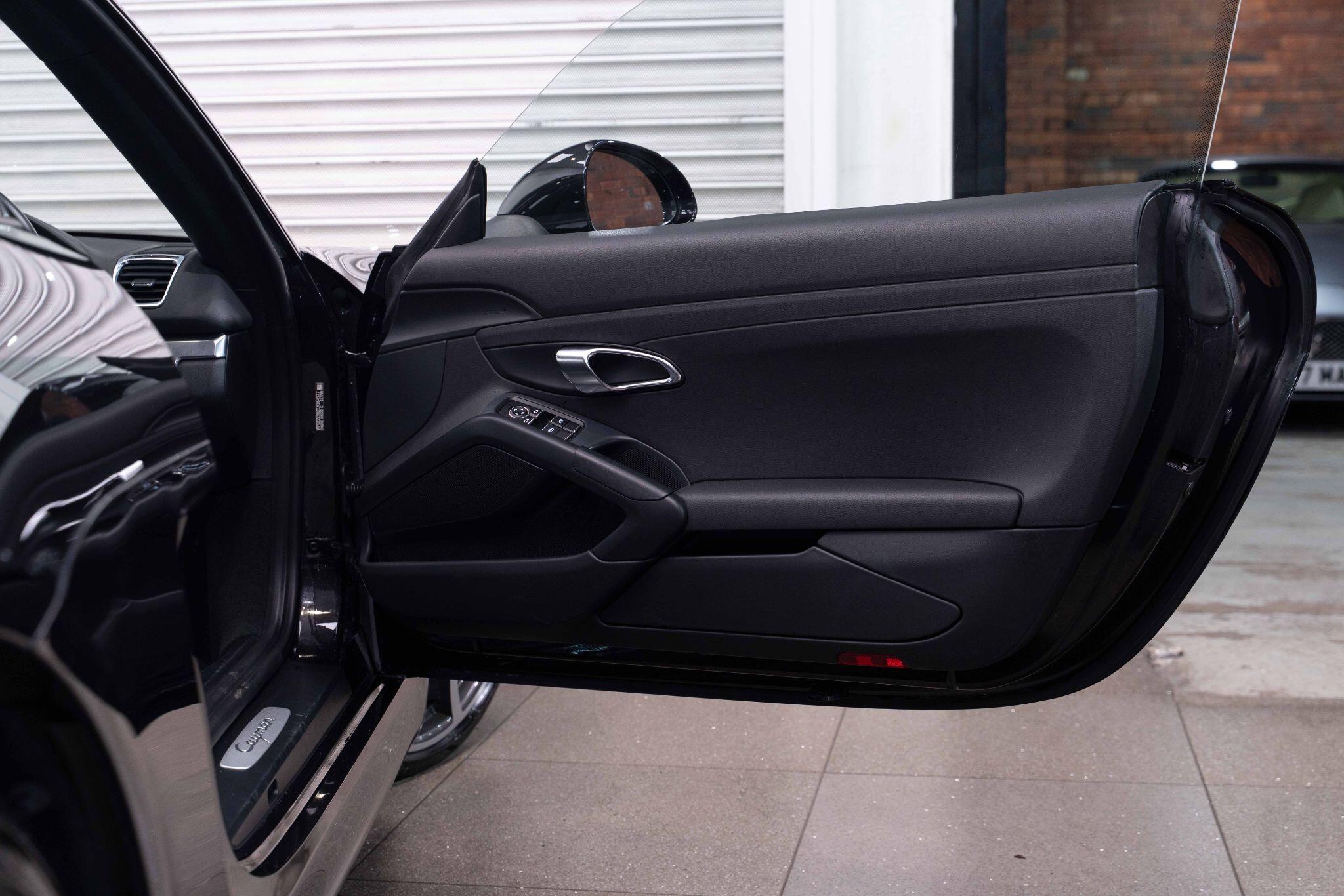 Porsche Cayman - Image 17