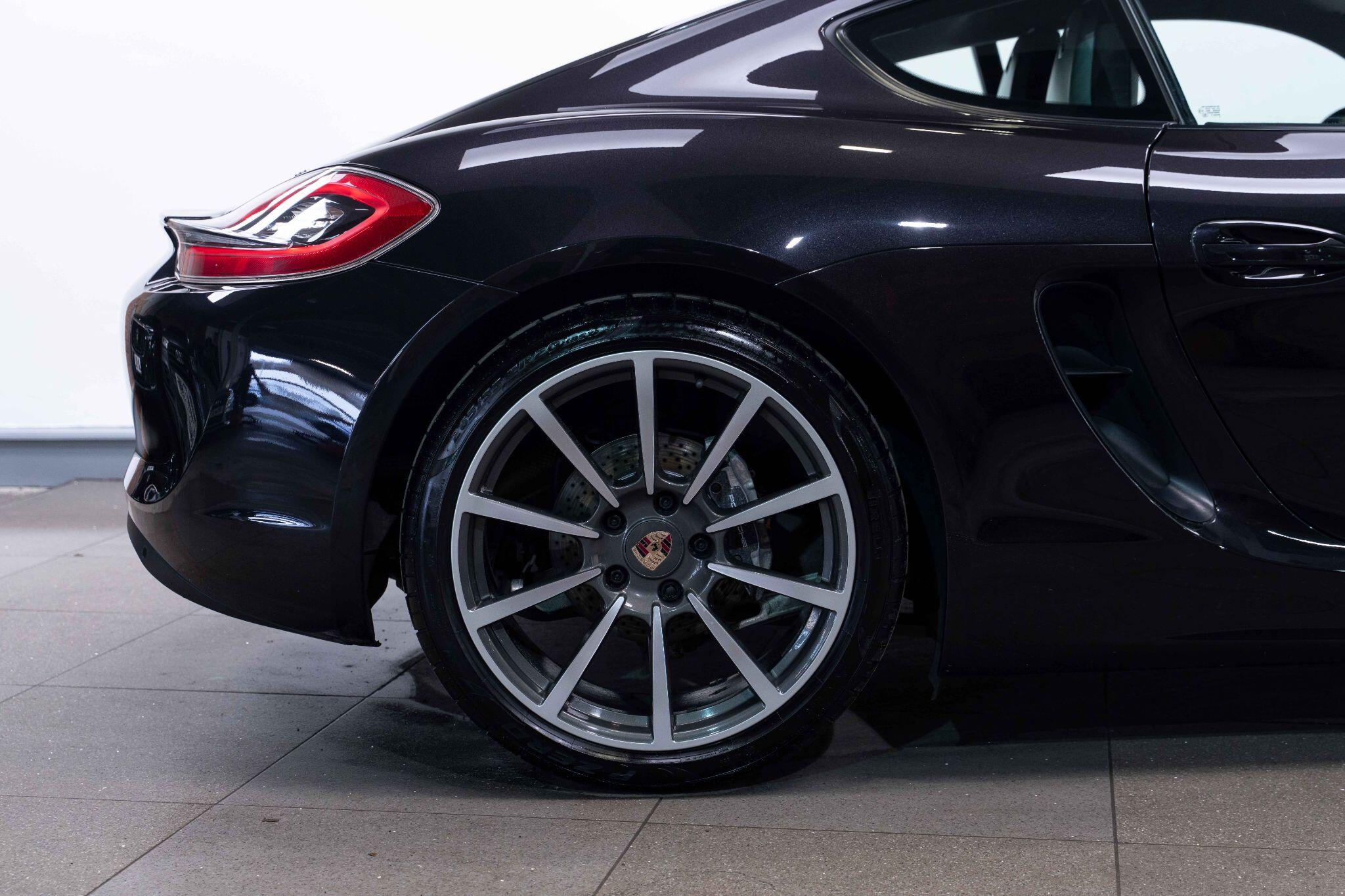Porsche Cayman - Image 18