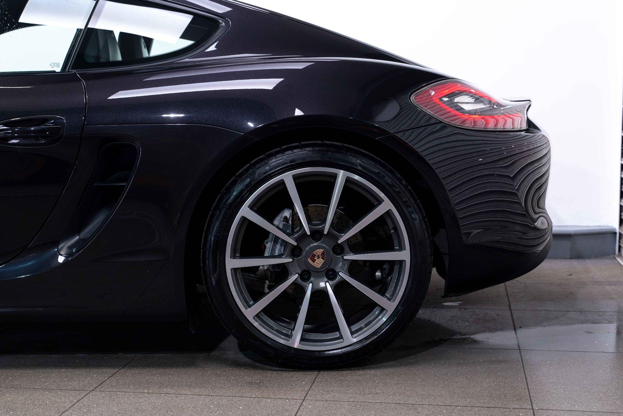 Porsche Cayman - Image 21