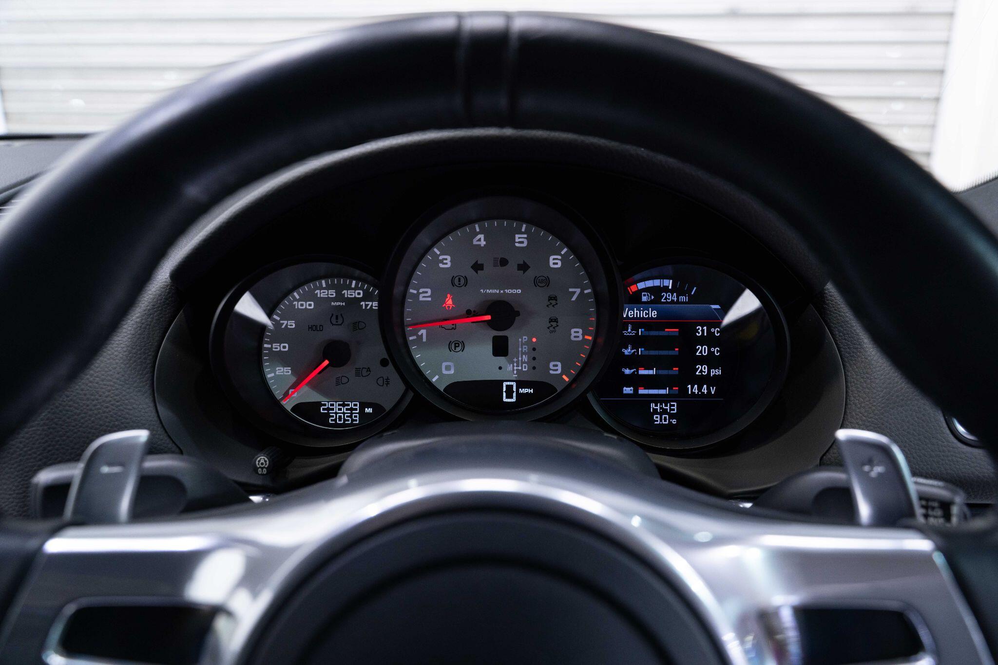 Porsche Cayman - Image 24