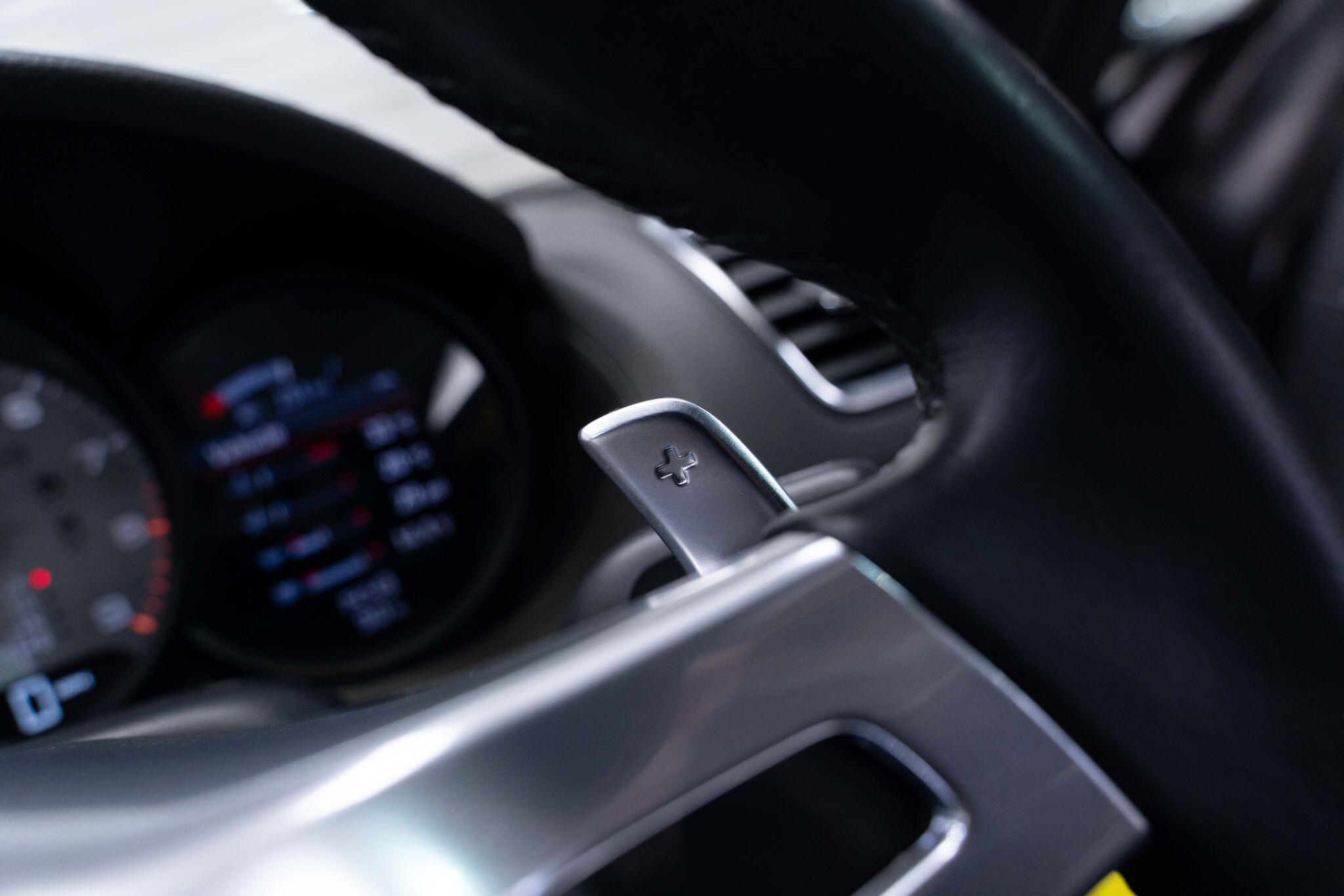 Porsche Cayman - Image 25