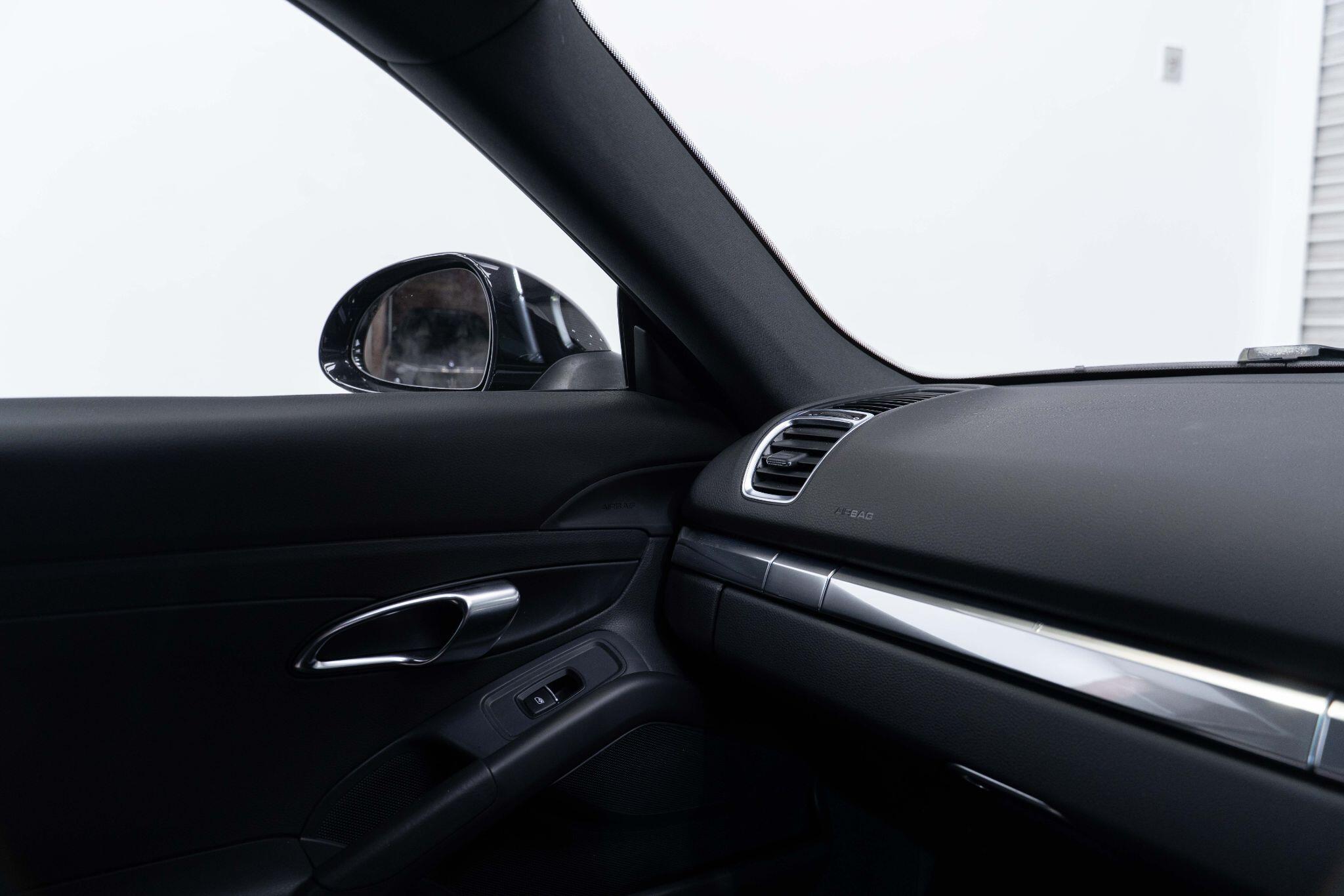 Porsche Cayman - Image 31