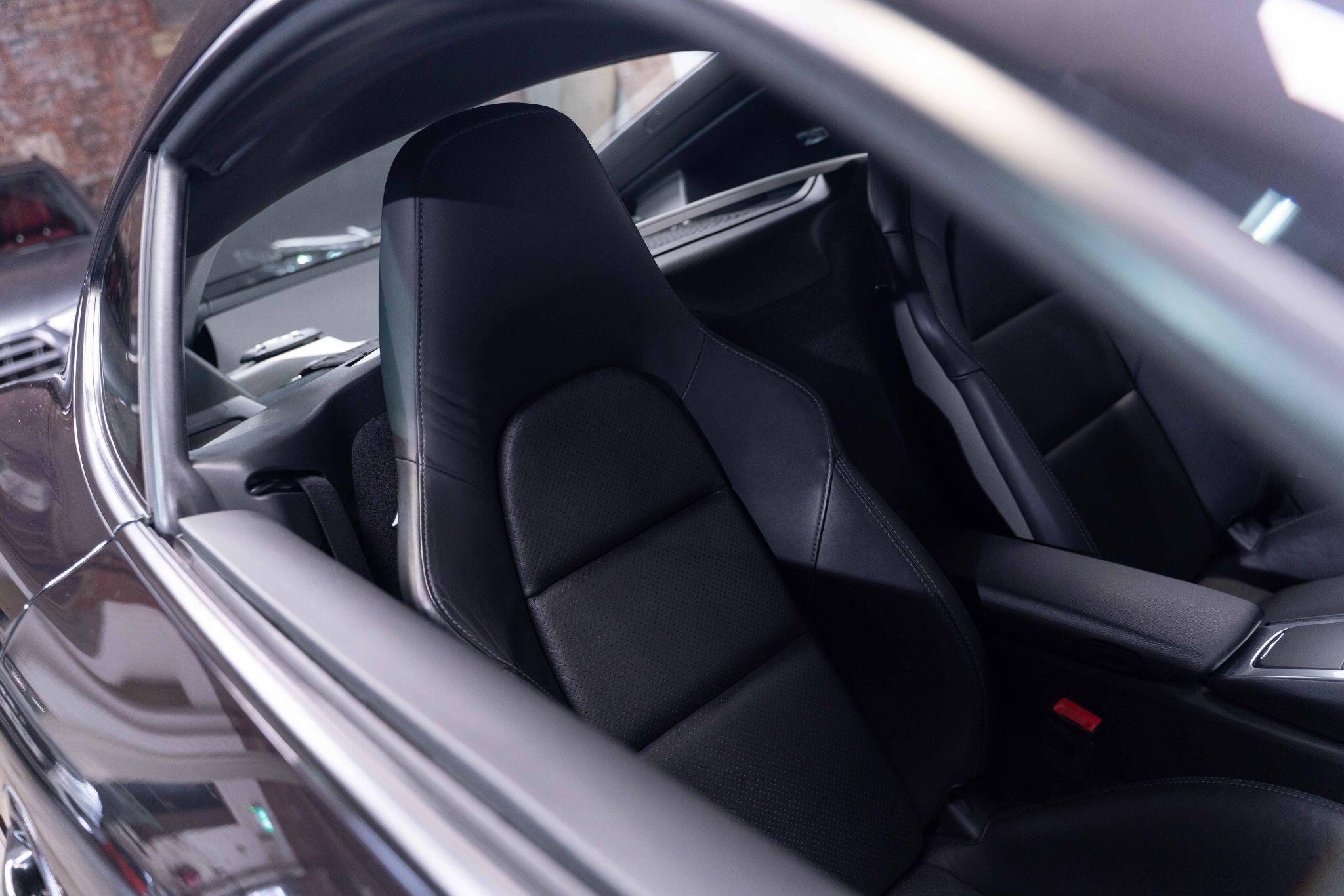 Porsche Cayman - Image 32