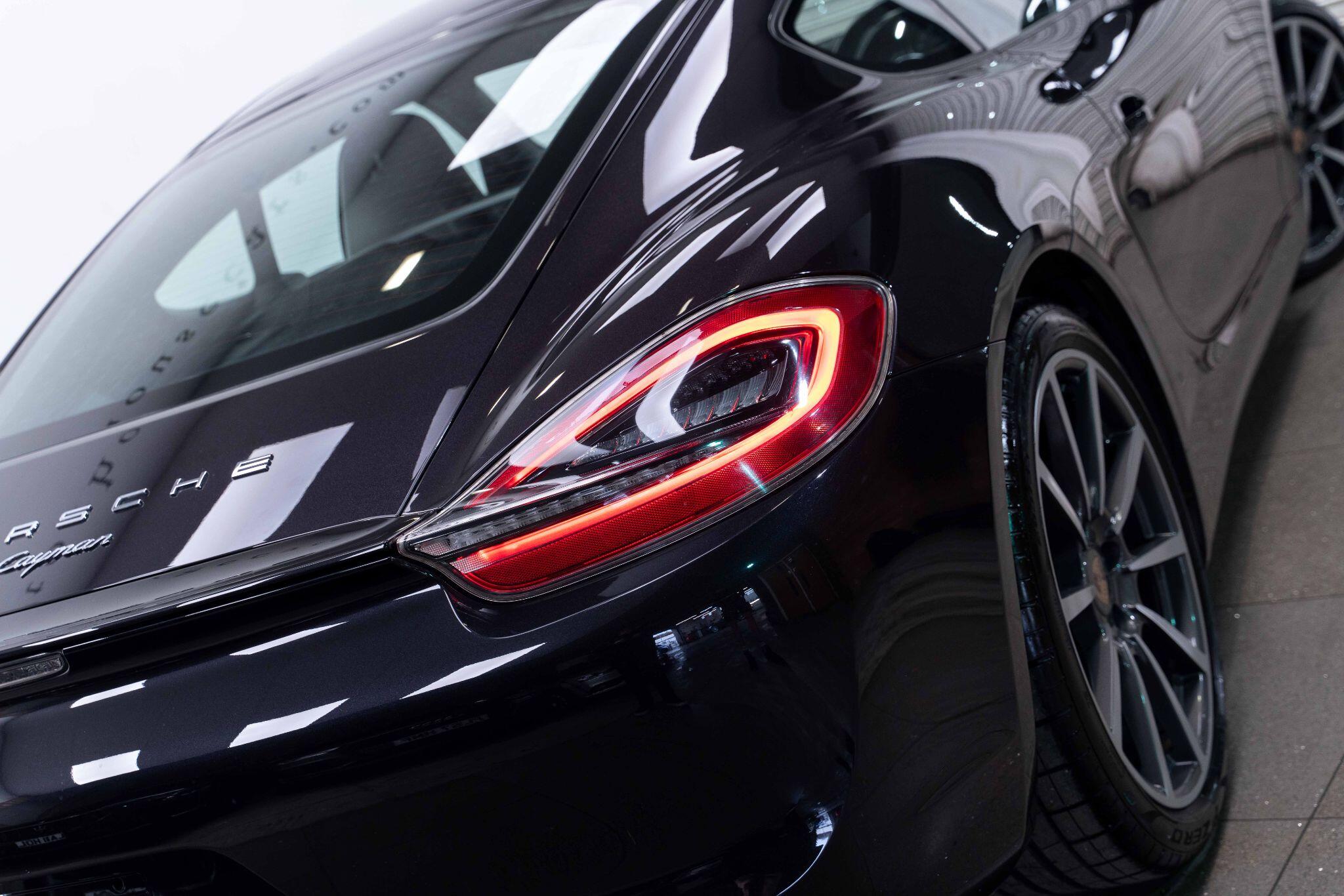 Porsche Cayman - Image 34