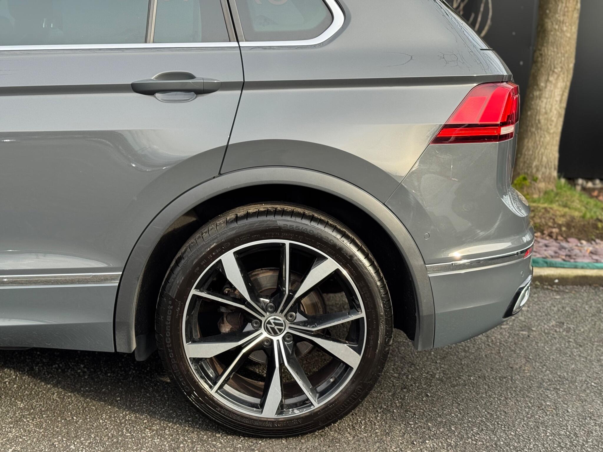 Volkswagen Tiguan - Image 32