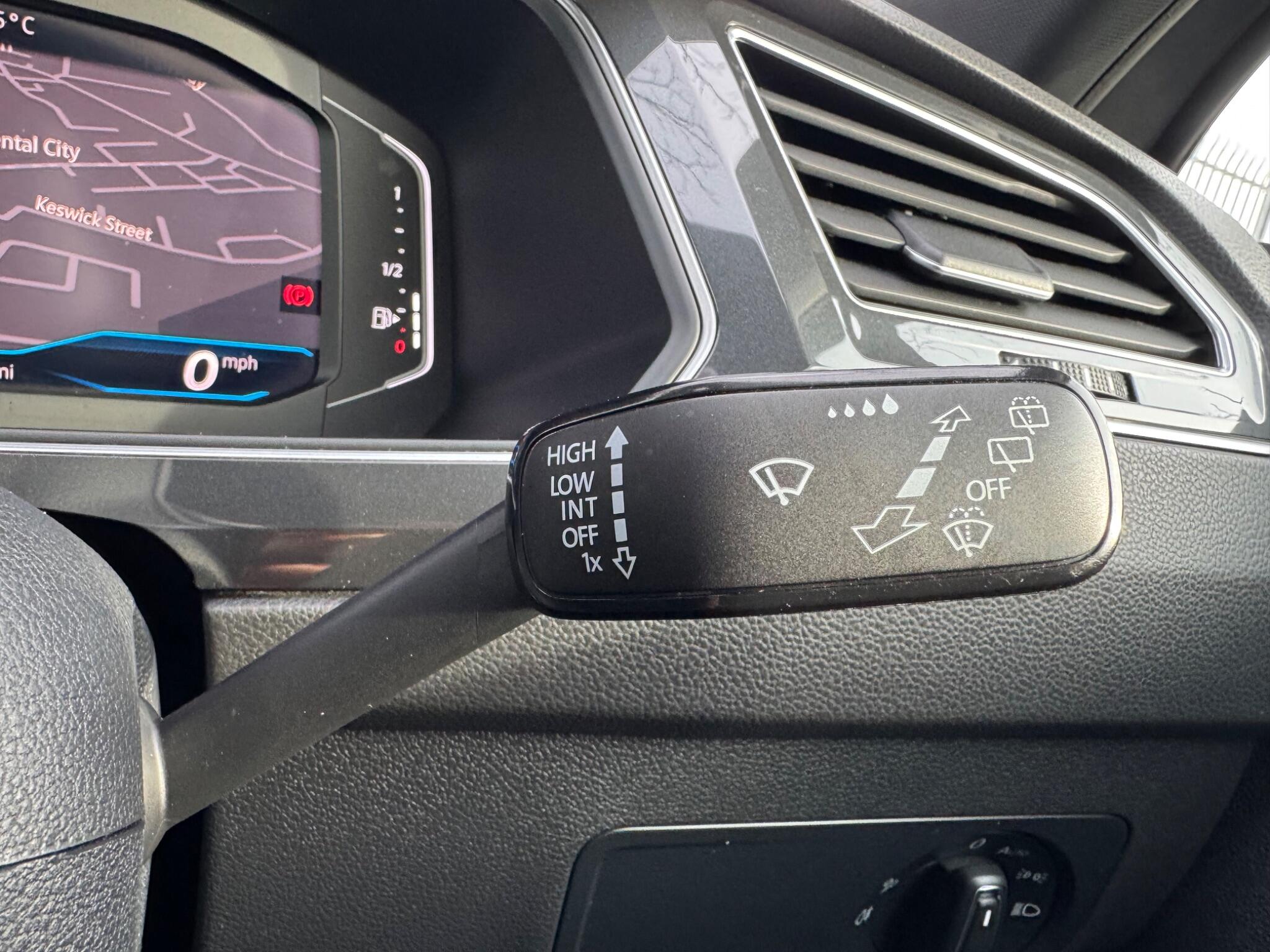 Volkswagen Tiguan - Image 24