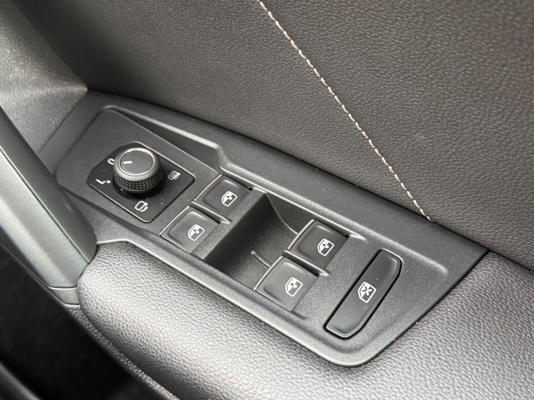 Volkswagen Tiguan - Image 30