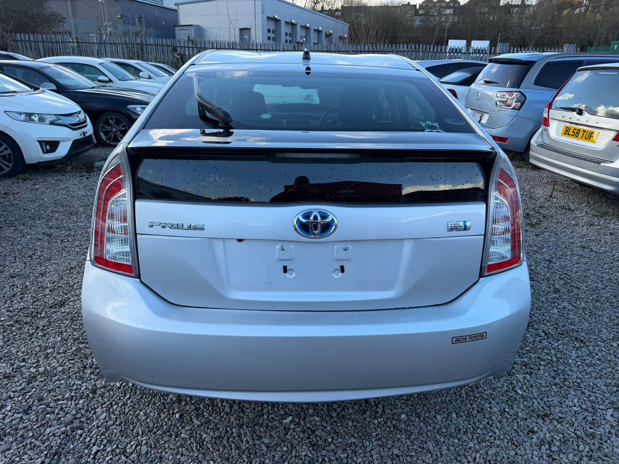 Toyota Prius - Image 4