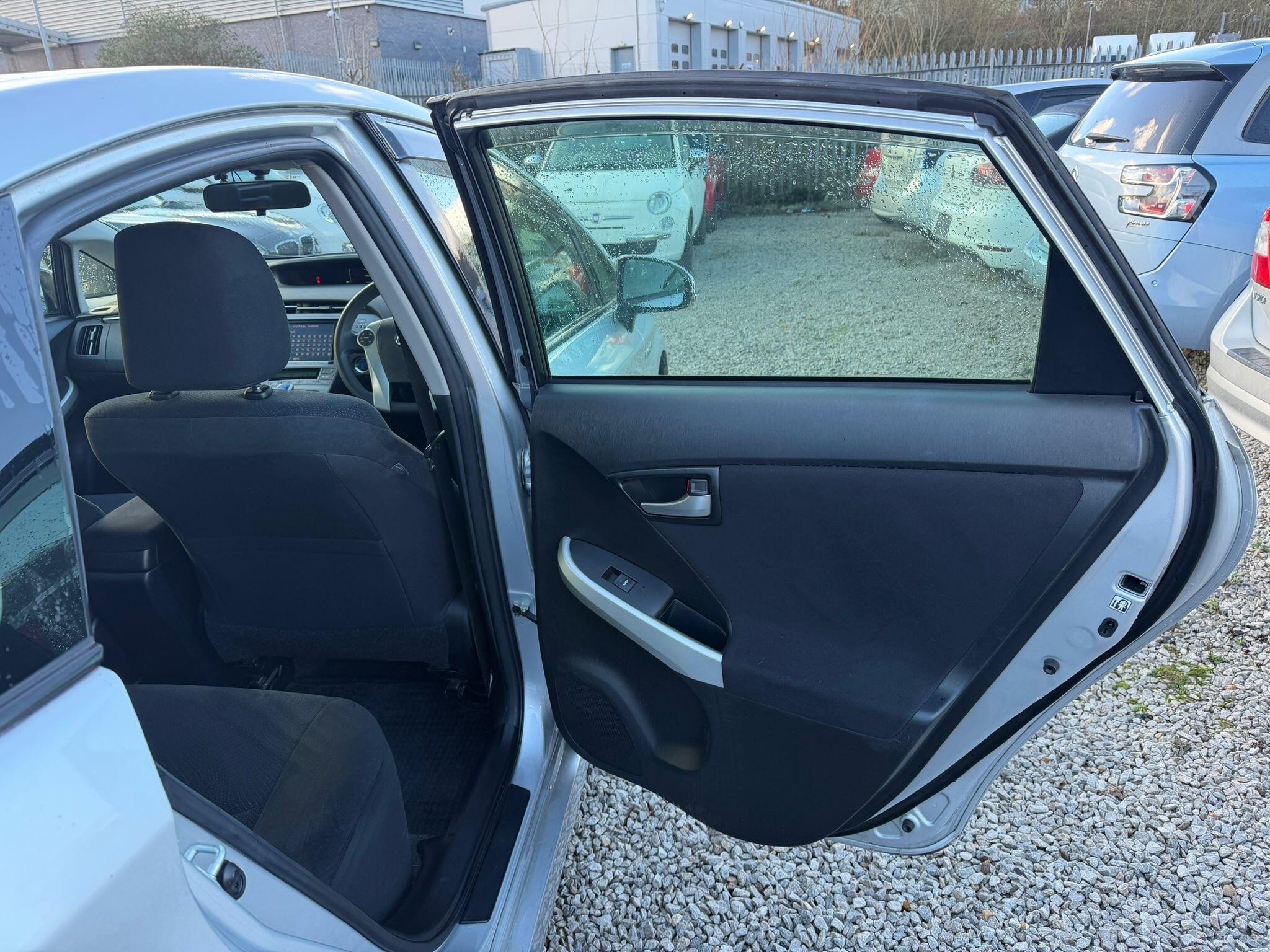 Toyota Prius - Image 9